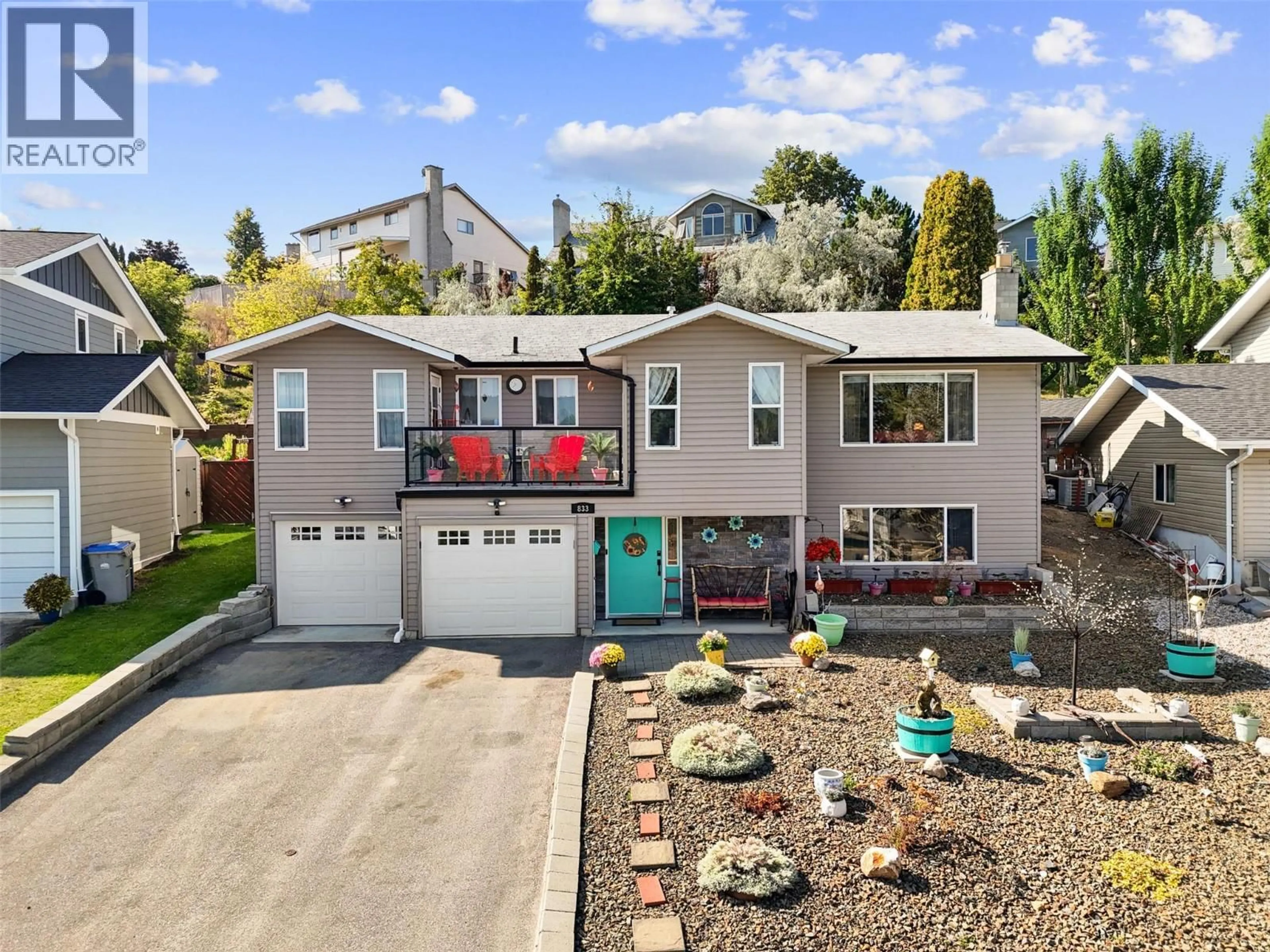 Home with vinyl exterior material, street for 833 FLEMING DRIVE, Kamloops British Columbia V1S1B6