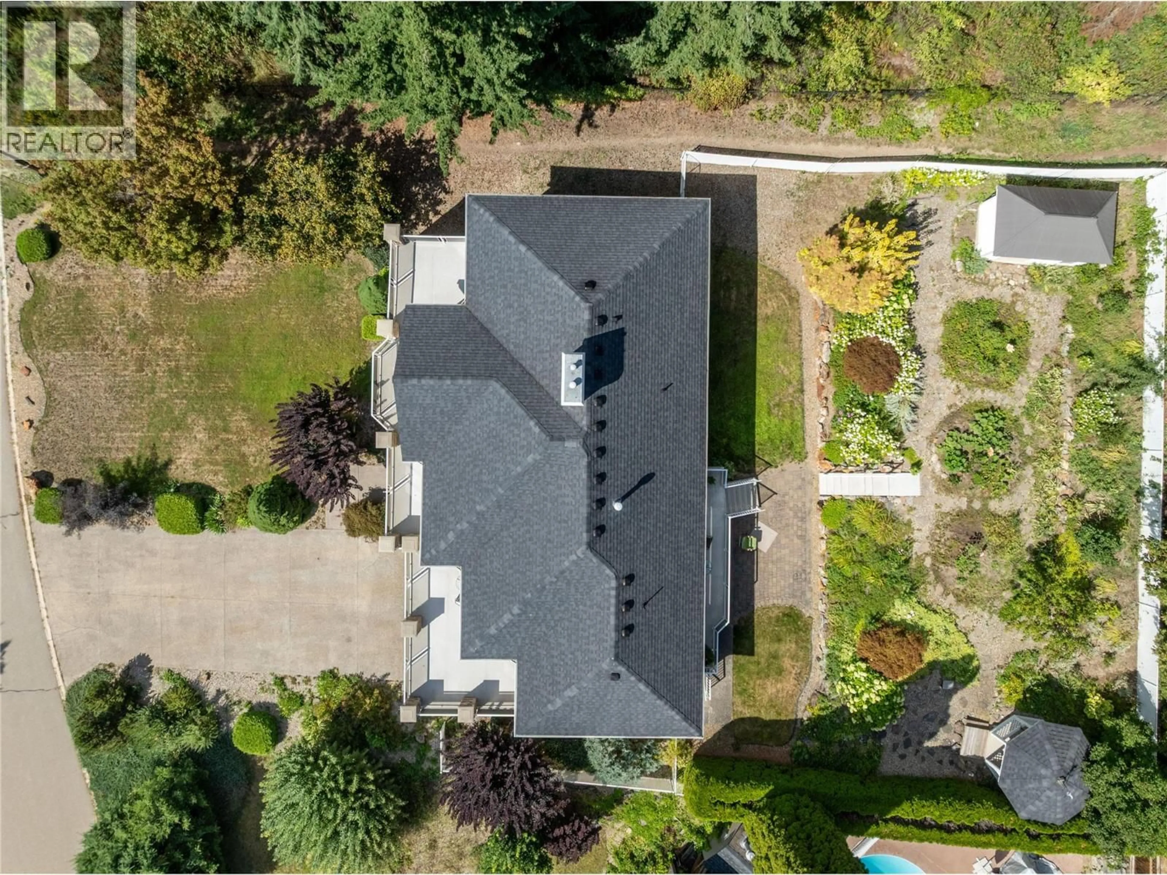A pic from outside/outdoor area/front of a property/back of a property/a pic from drone, street for 5231 11 STREET NORTHEAST, Salmon Arm British Columbia V1E3N3