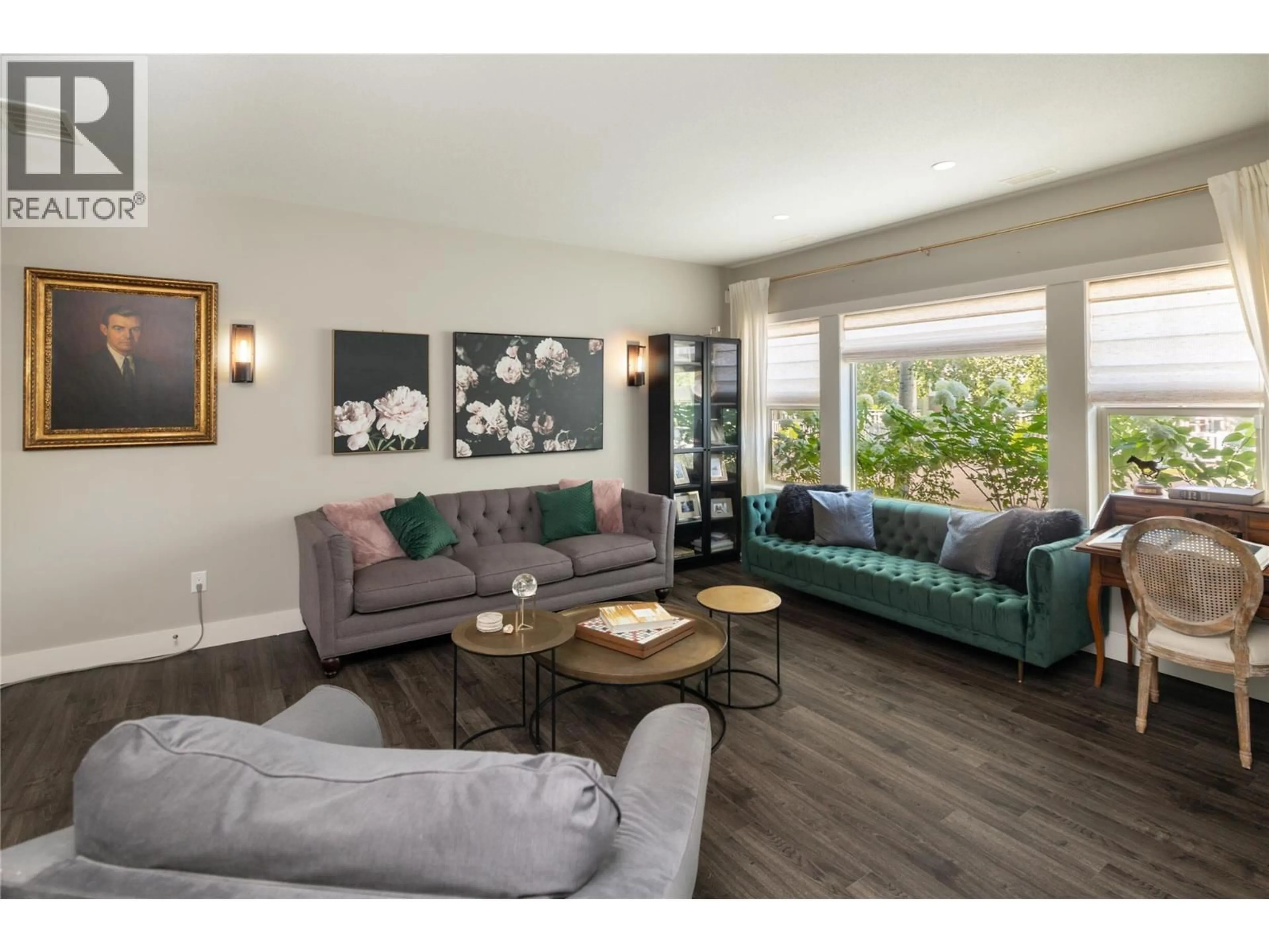 Living room with furniture, wood/laminate floor for 351 HILLSIDE AVENUE, Kelowna British Columbia V1W5H1