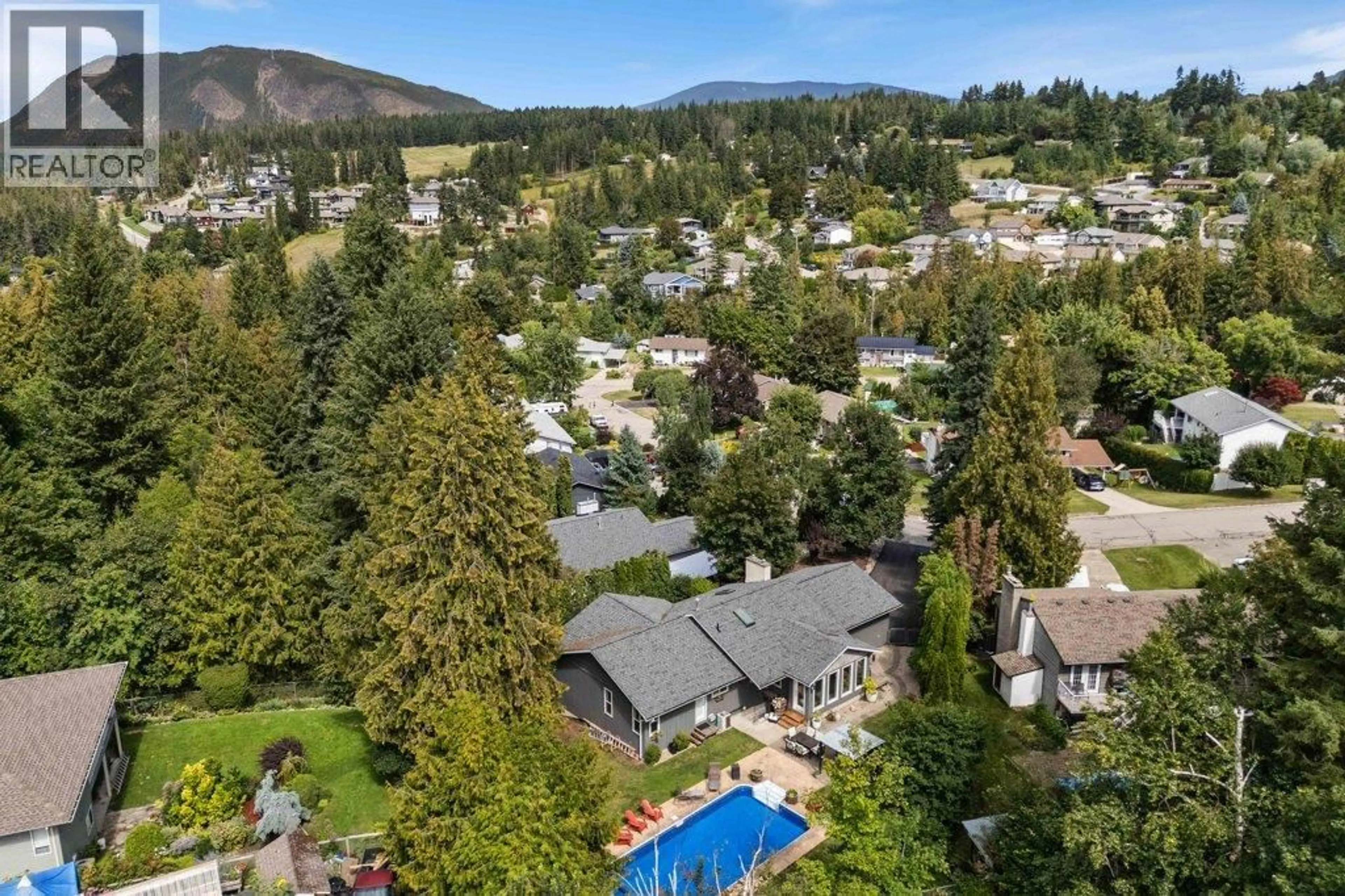 A pic from outside/outdoor area/front of a property/back of a property/a pic from drone, mountain view for 2131 21 STREET NORTHEAST, Salmon Arm British Columbia V1E3E4