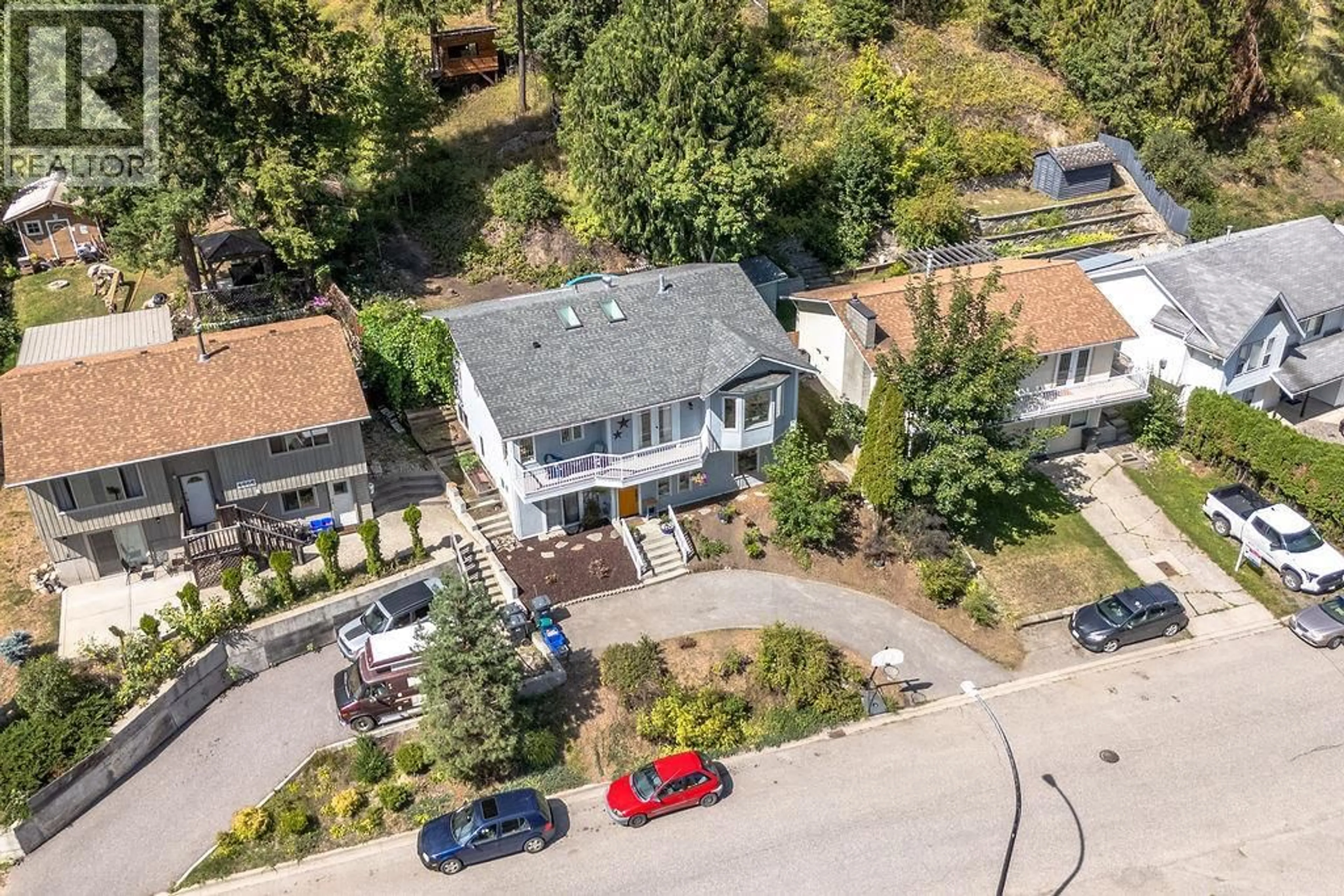 A pic from outside/outdoor area/front of a property/back of a property/a pic from drone, street for 4015 HIGHLAND PARK DRIVE, Armstrong British Columbia V4Y0K2