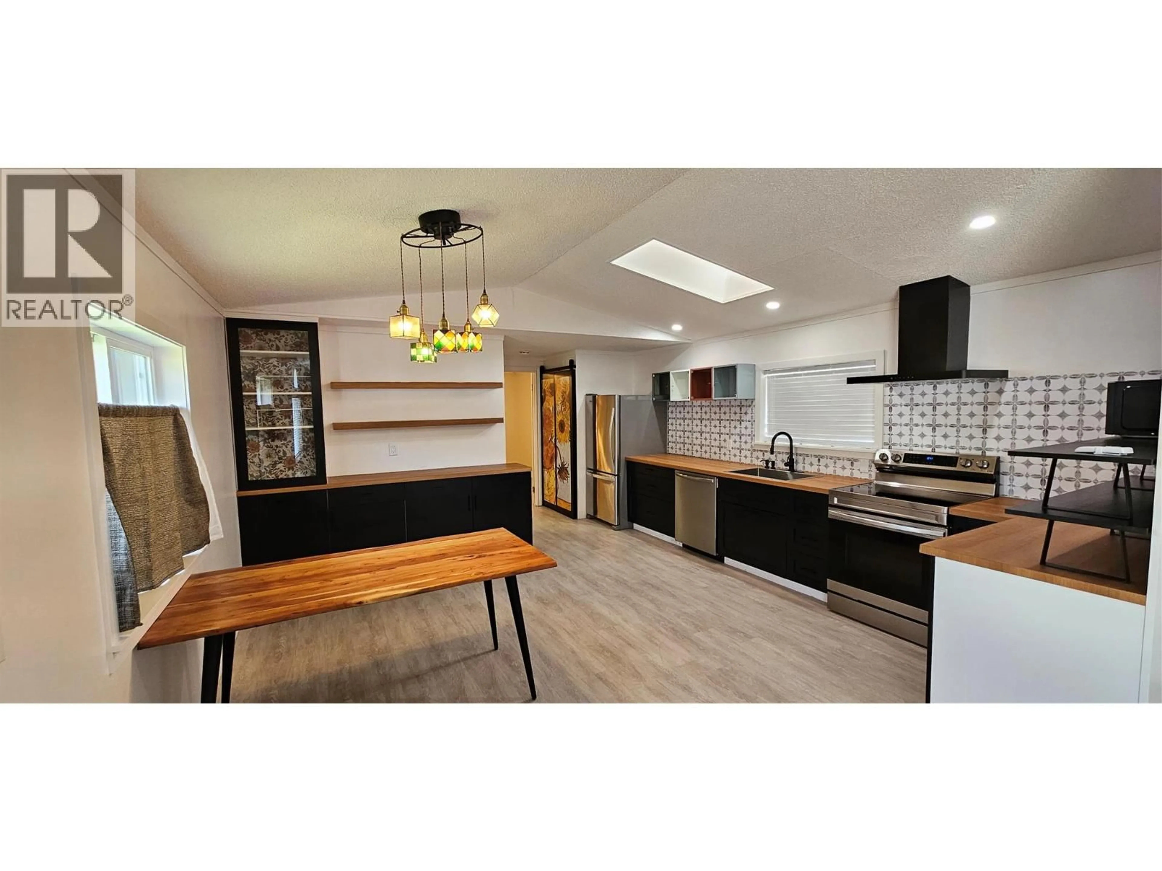Open concept kitchen, unknown for 96 - 100 ASPEN DRIVE, Sparwood British Columbia V0B2G0