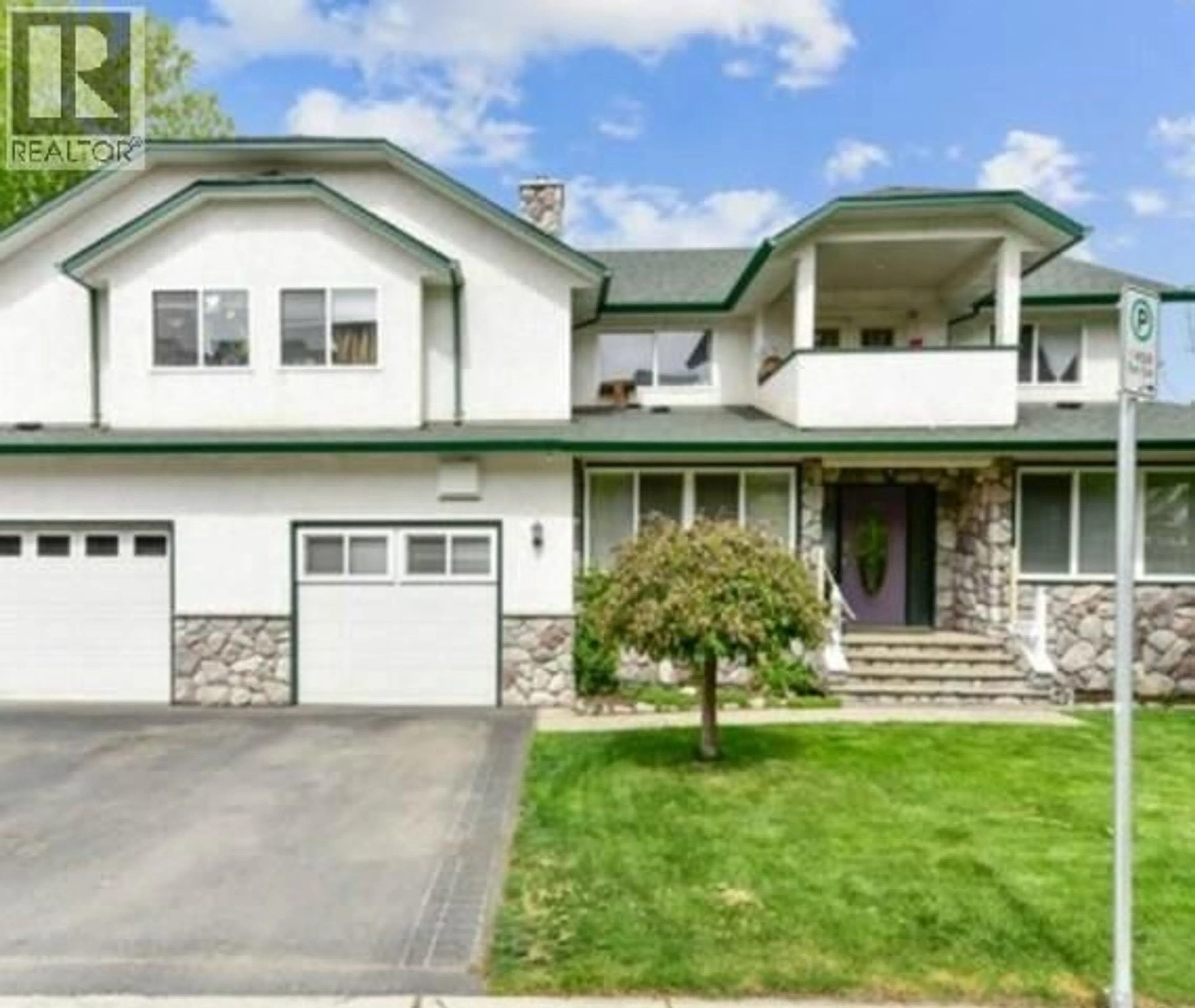 Home with vinyl exterior material, street for 1506 DICKSON AVENUE, Kelowna British Columbia V1Y4B7