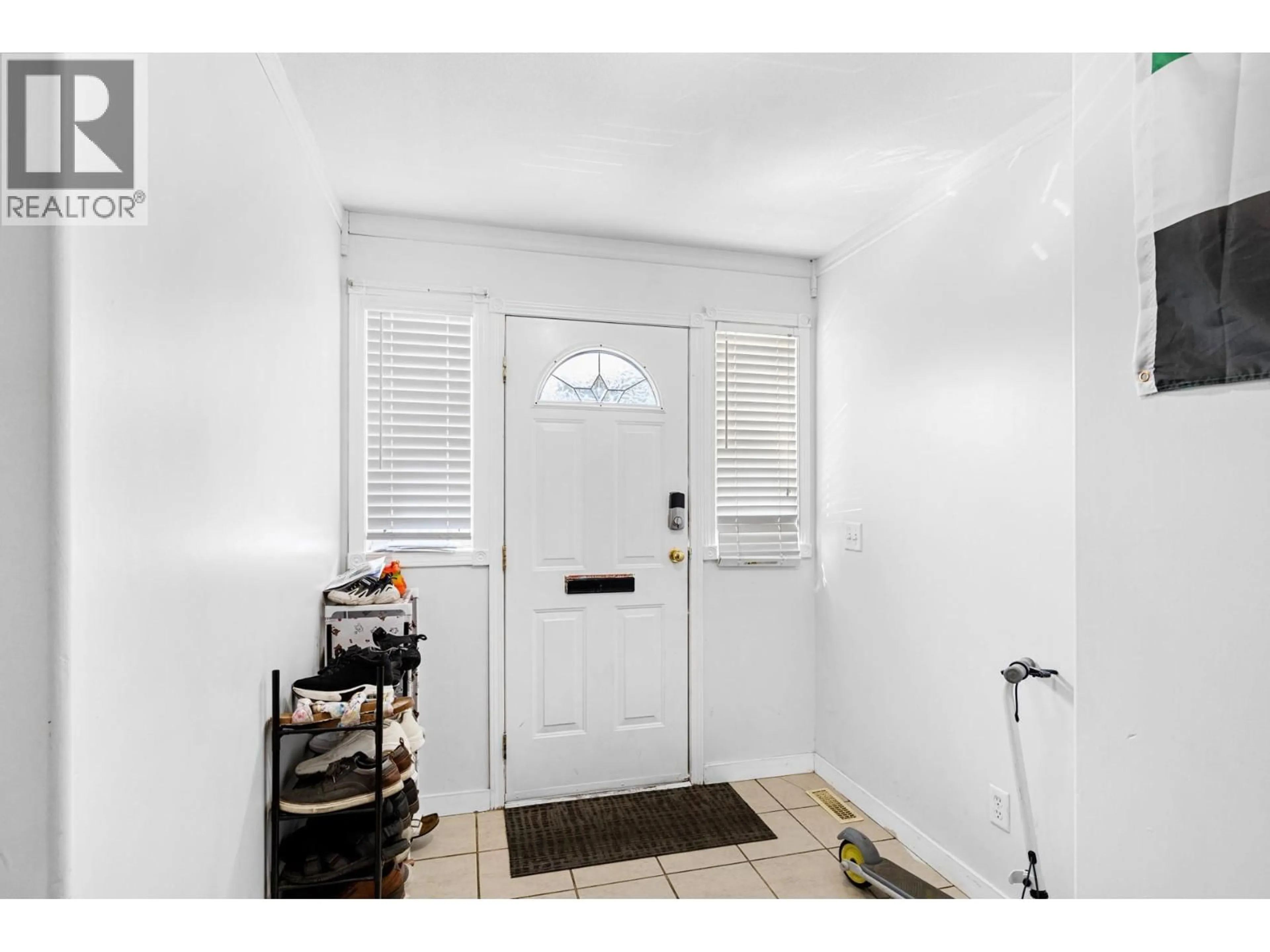 Indoor entryway for 315 GERSTMAR ROAD, Kelowna British Columbia V1X4A6