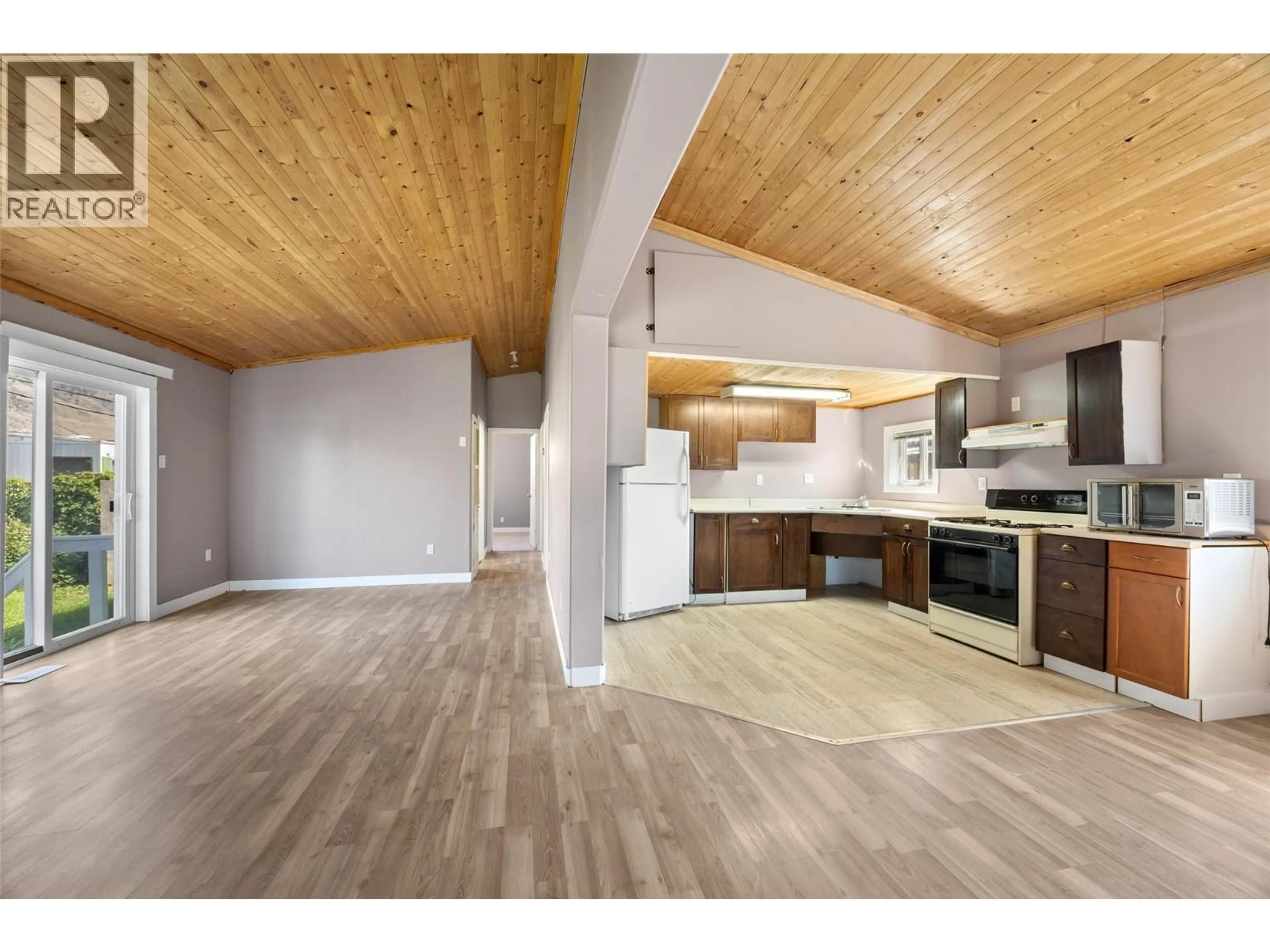 Open concept kitchen, wood/laminate floor for 33 - 771 ATHABASCA STREET EAST, Kamloops British Columbia V2H1C8