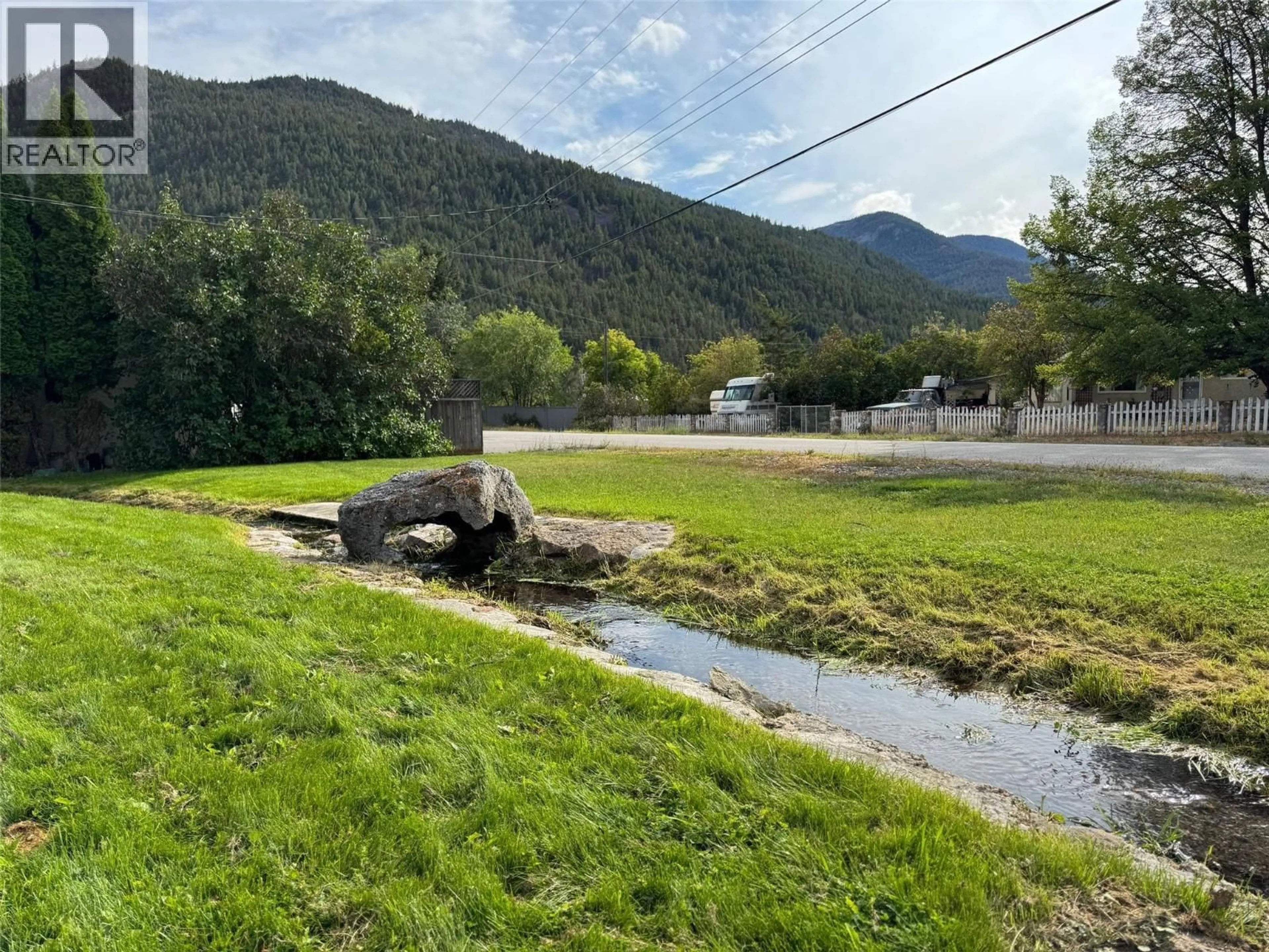 A pic from outside/outdoor area/front of a property/back of a property/a pic from drone, water/lake/river/ocean view for 493 MARSHALL ROAD, Merritt British Columbia V1K1N5