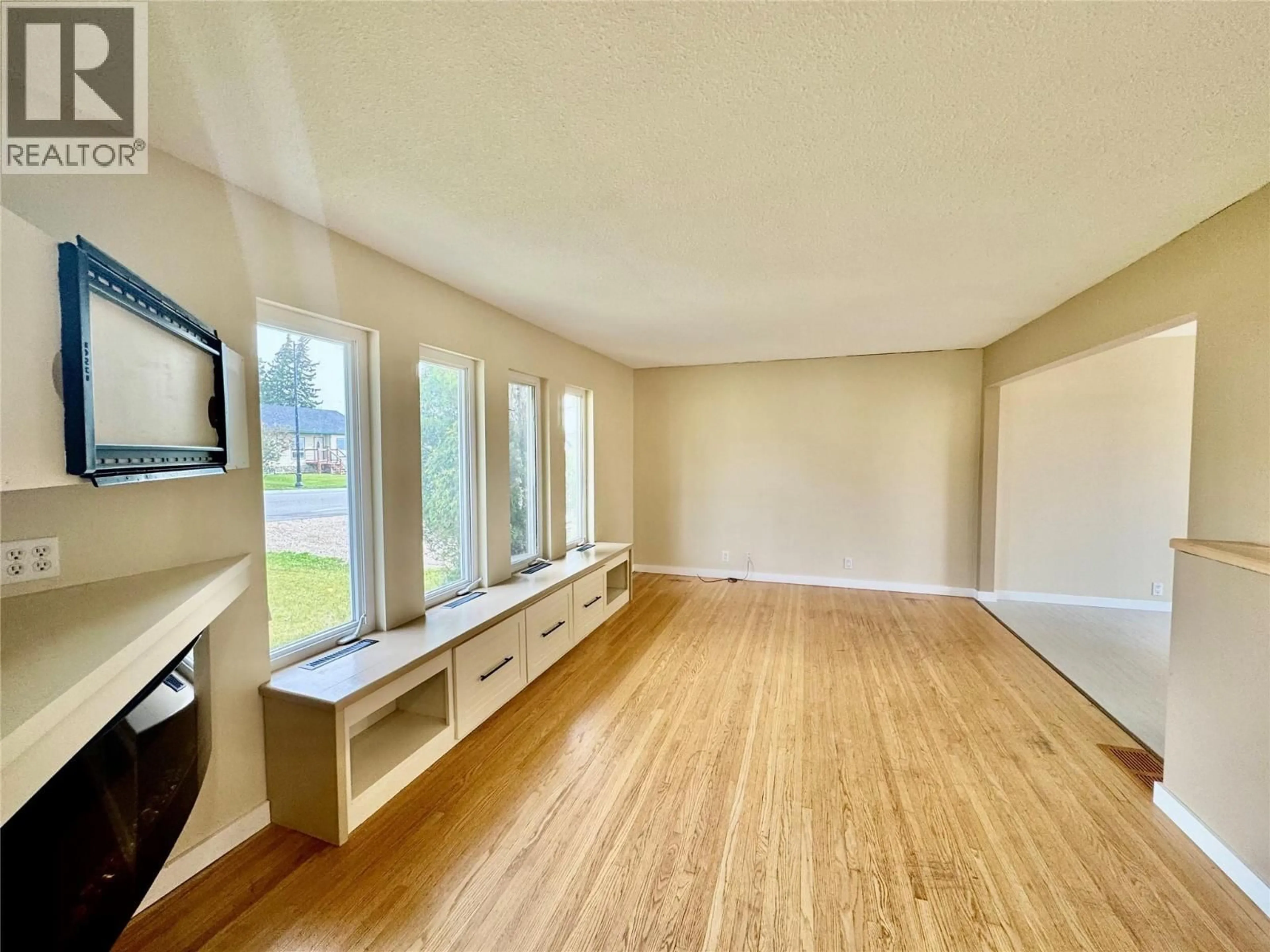 A pic of a room for 1513 95TH AVENUE, Dawson Creek British Columbia V1G1J9