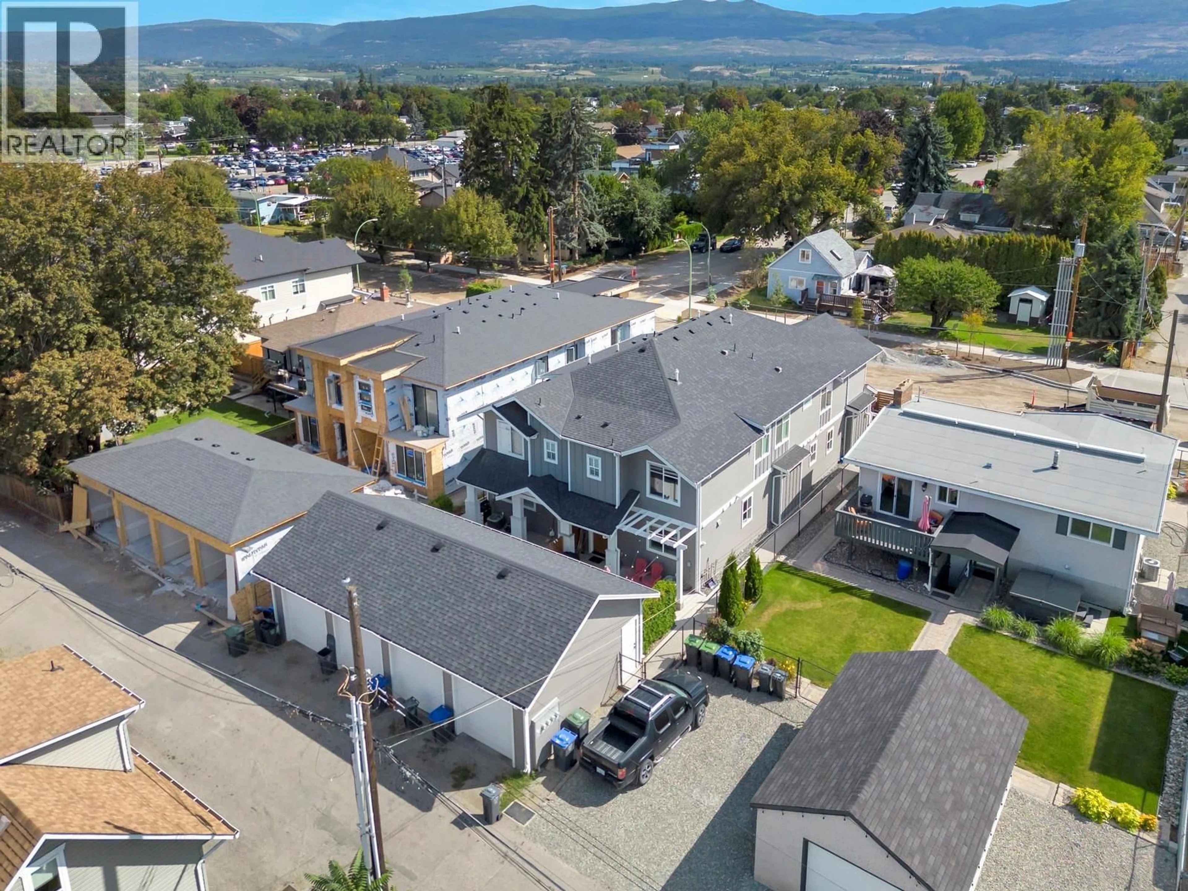 A pic from outside/outdoor area/front of a property/back of a property/a pic from drone, mountain view for 782 GLENWOOD AVENUE, Kelowna British Columbia V1Y5M5