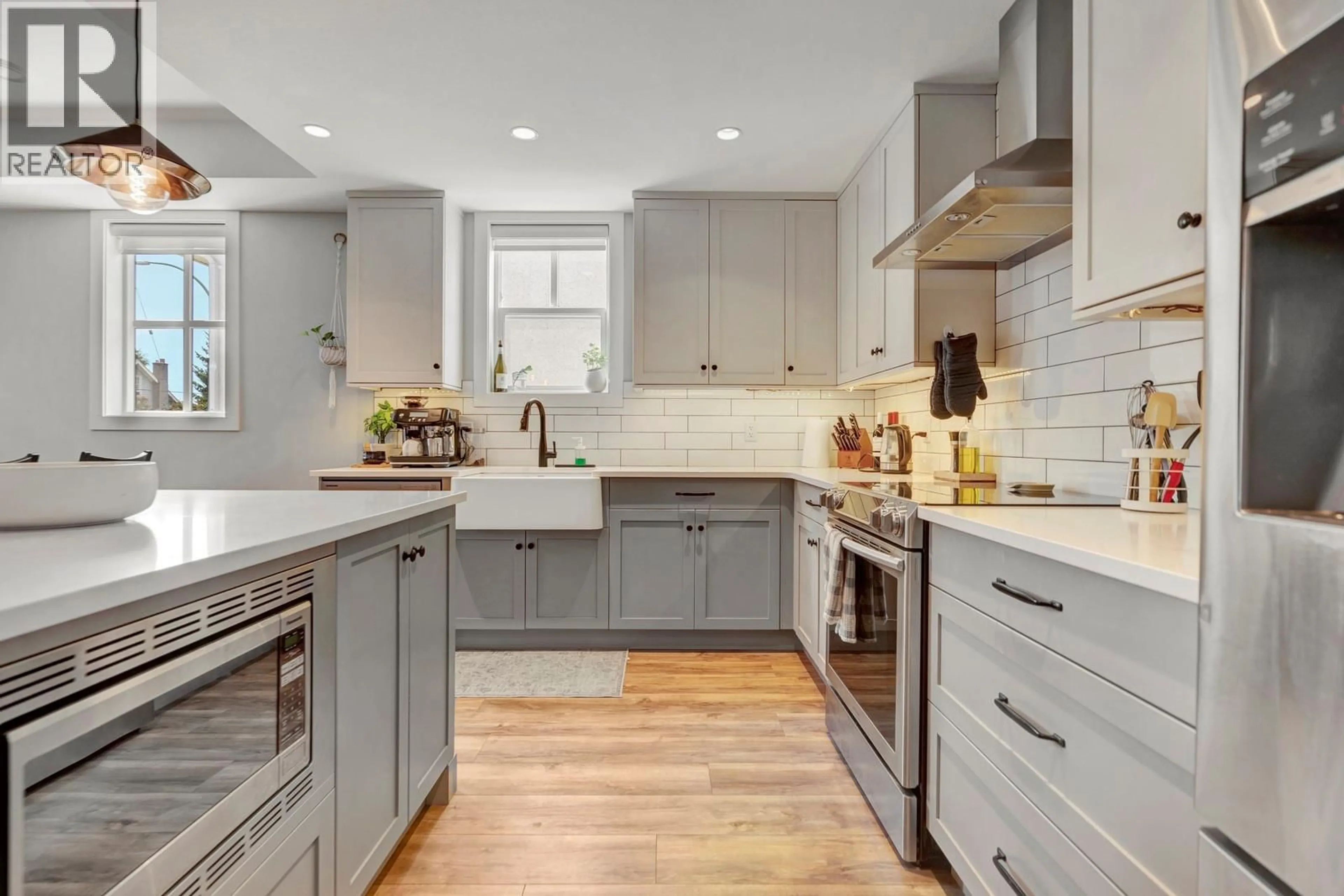 Contemporary kitchen, ceramic/tile floor for 784 GLENWOOD AVENUE, Kelowna British Columbia V1Y5M5