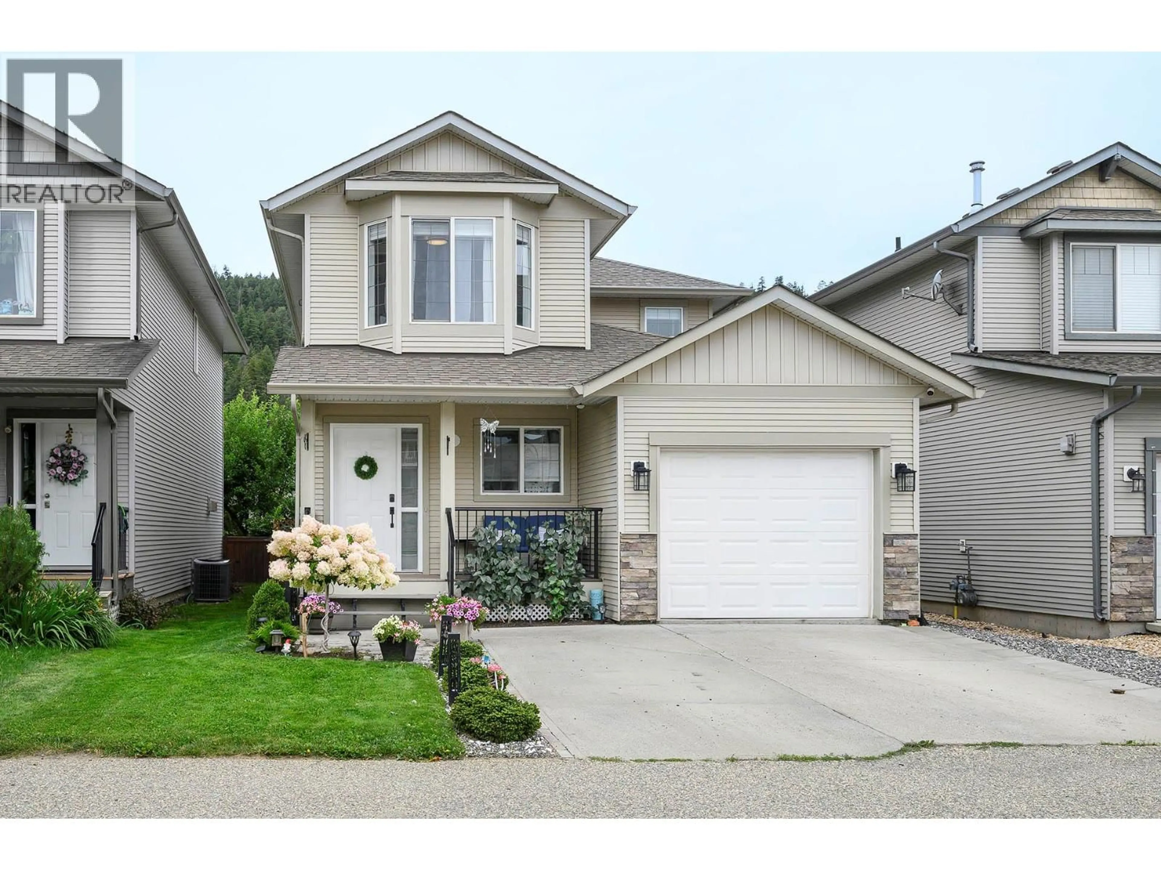 Home with vinyl exterior material, street for 55 - 1760 COPPERHEAD DRIVE, Kamloops British Columbia V1S2B4