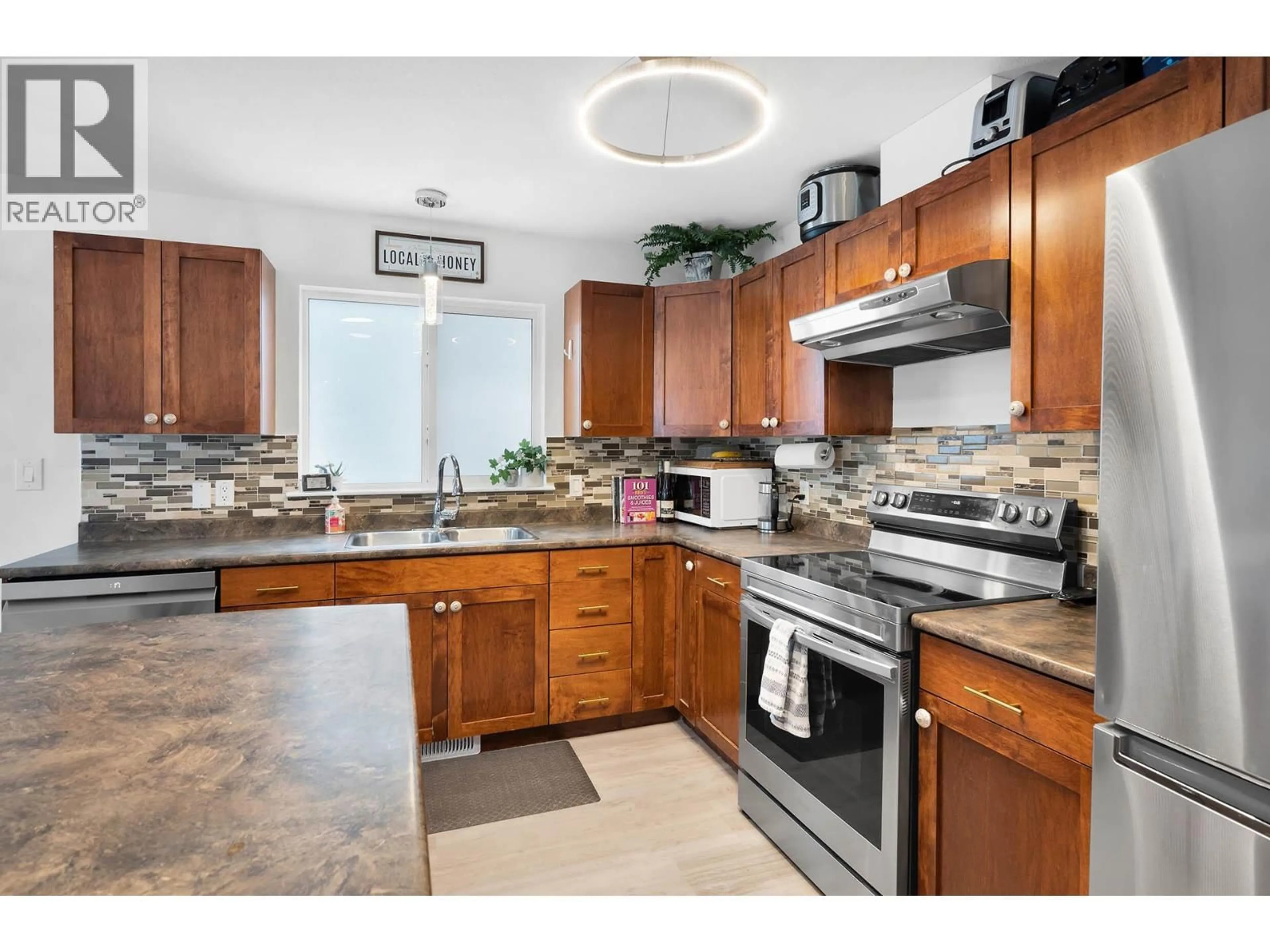 Open concept kitchen, ceramic/tile floor for 55 - 1760 COPPERHEAD DRIVE, Kamloops British Columbia V1S2B4