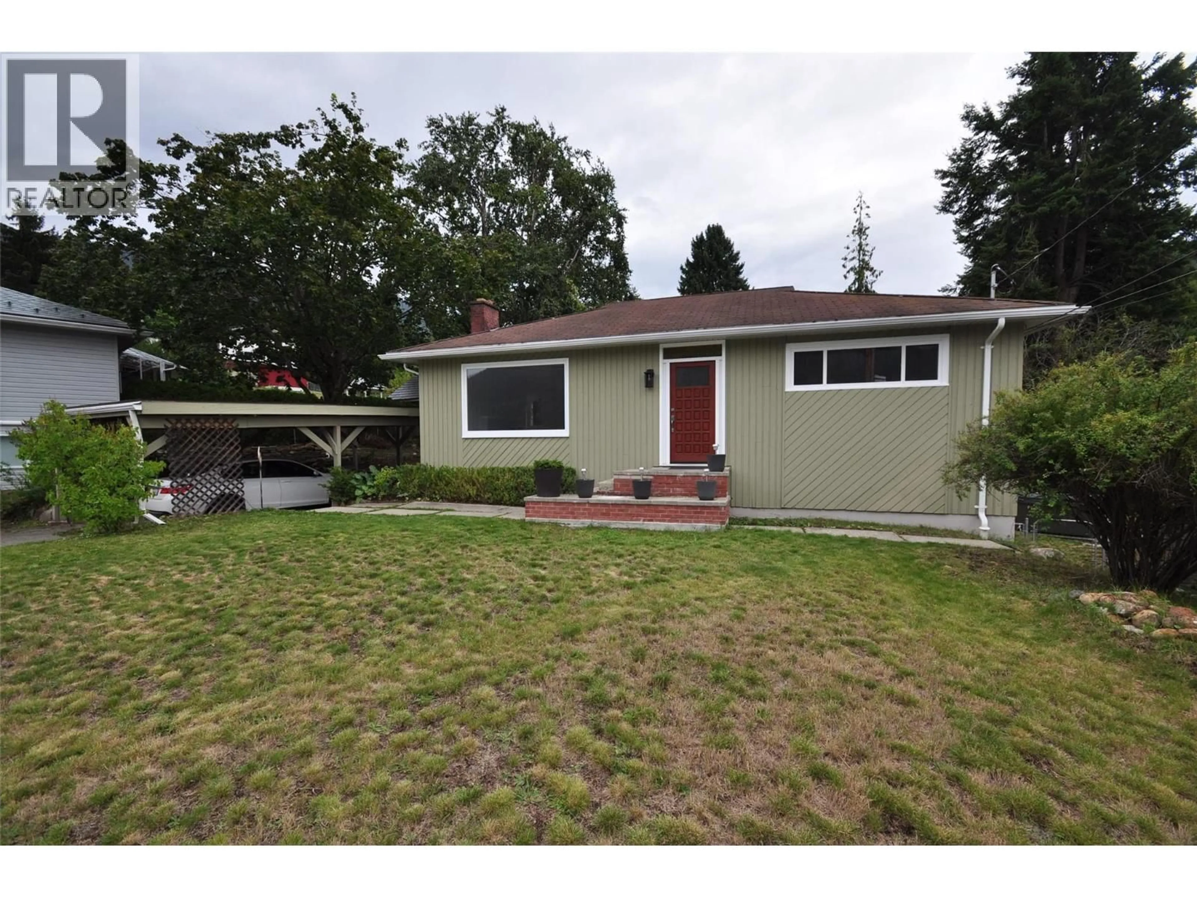 Home with vinyl exterior material, street for 601 LAKEVIEW CRESCENT, Nelson British Columbia V1L3E6