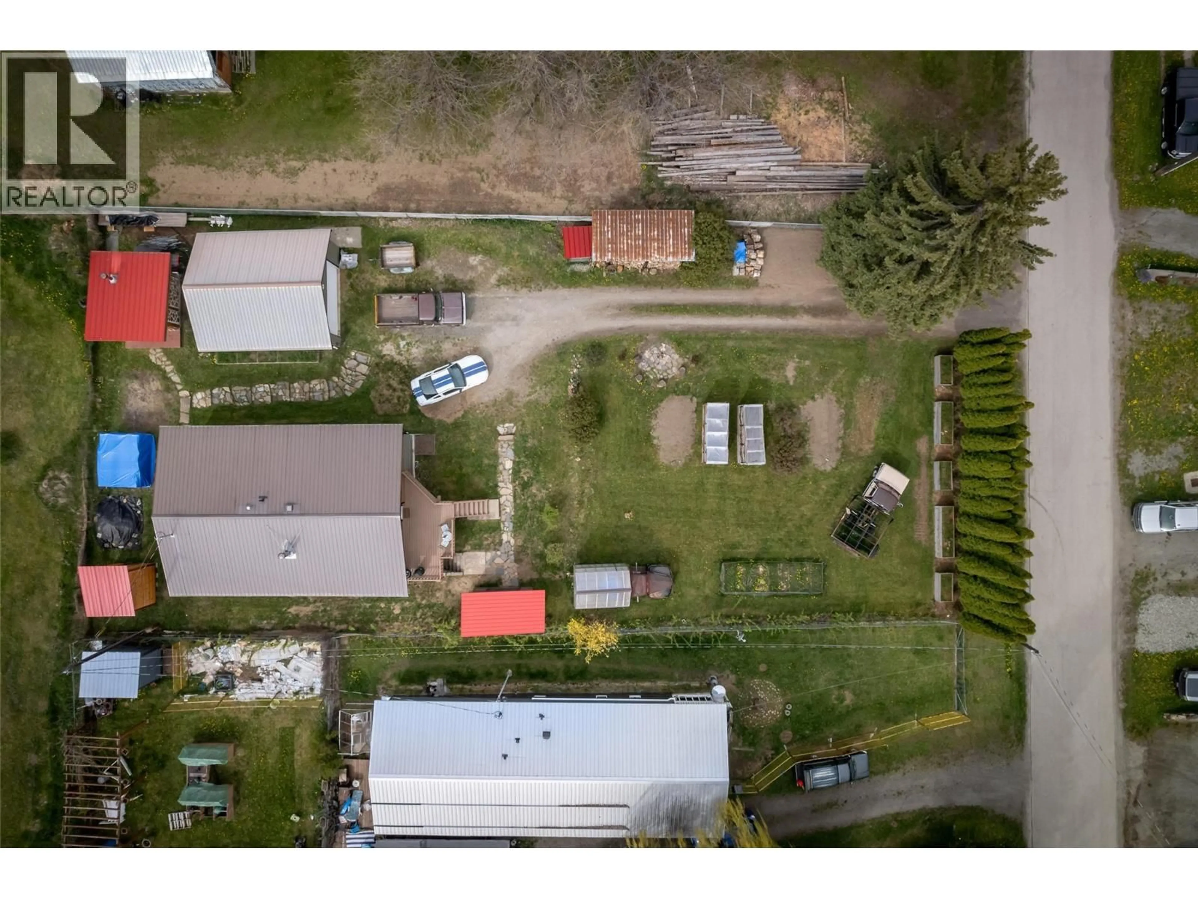 A pic from outside/outdoor area/front of a property/back of a property/a pic from drone, street for 127 8TH STREET NORTH, Kaslo British Columbia V0G1M0