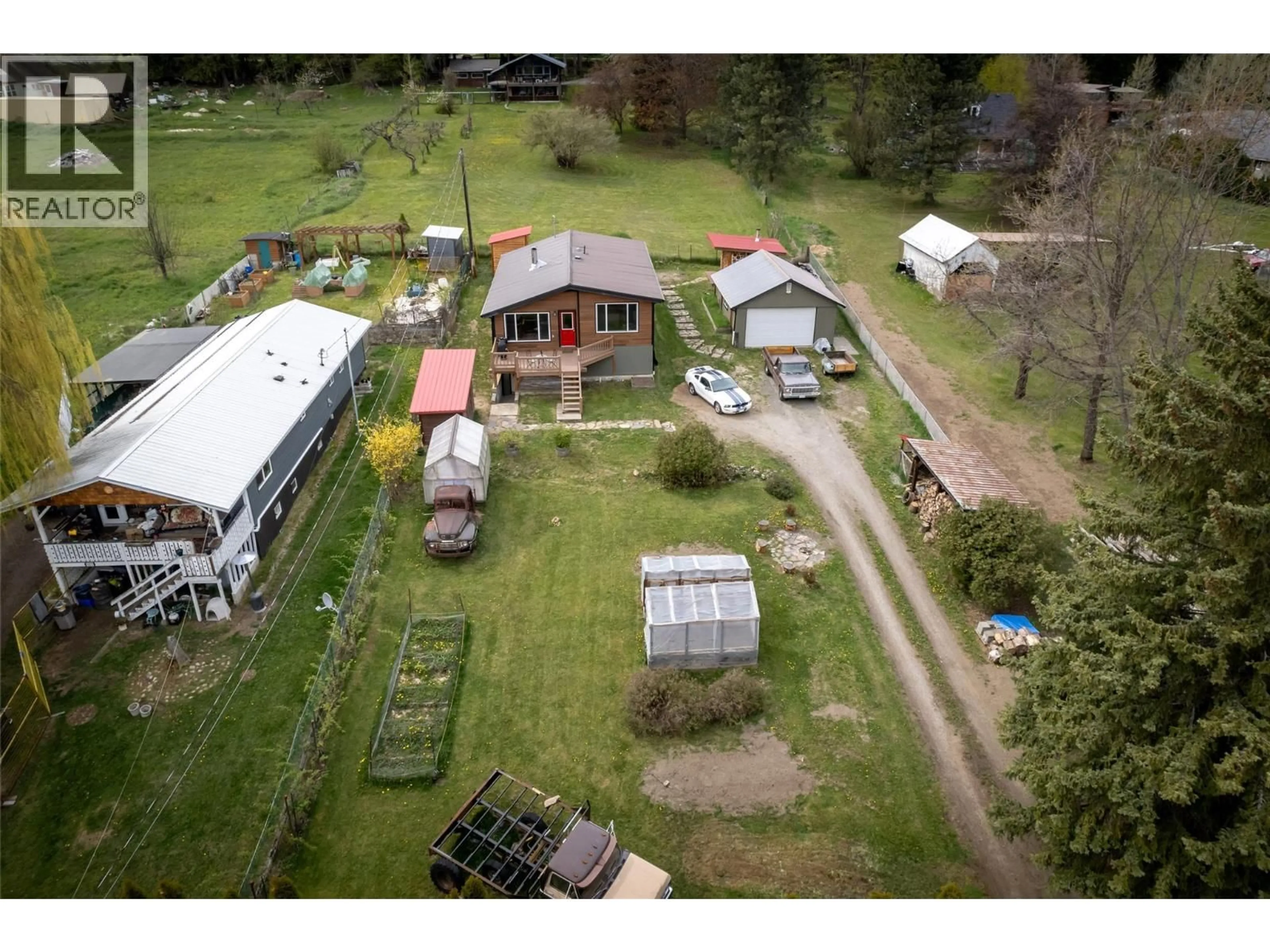 A pic from outside/outdoor area/front of a property/back of a property/a pic from drone, unknown for 127 8TH STREET NORTH, Kaslo British Columbia V0G1M0