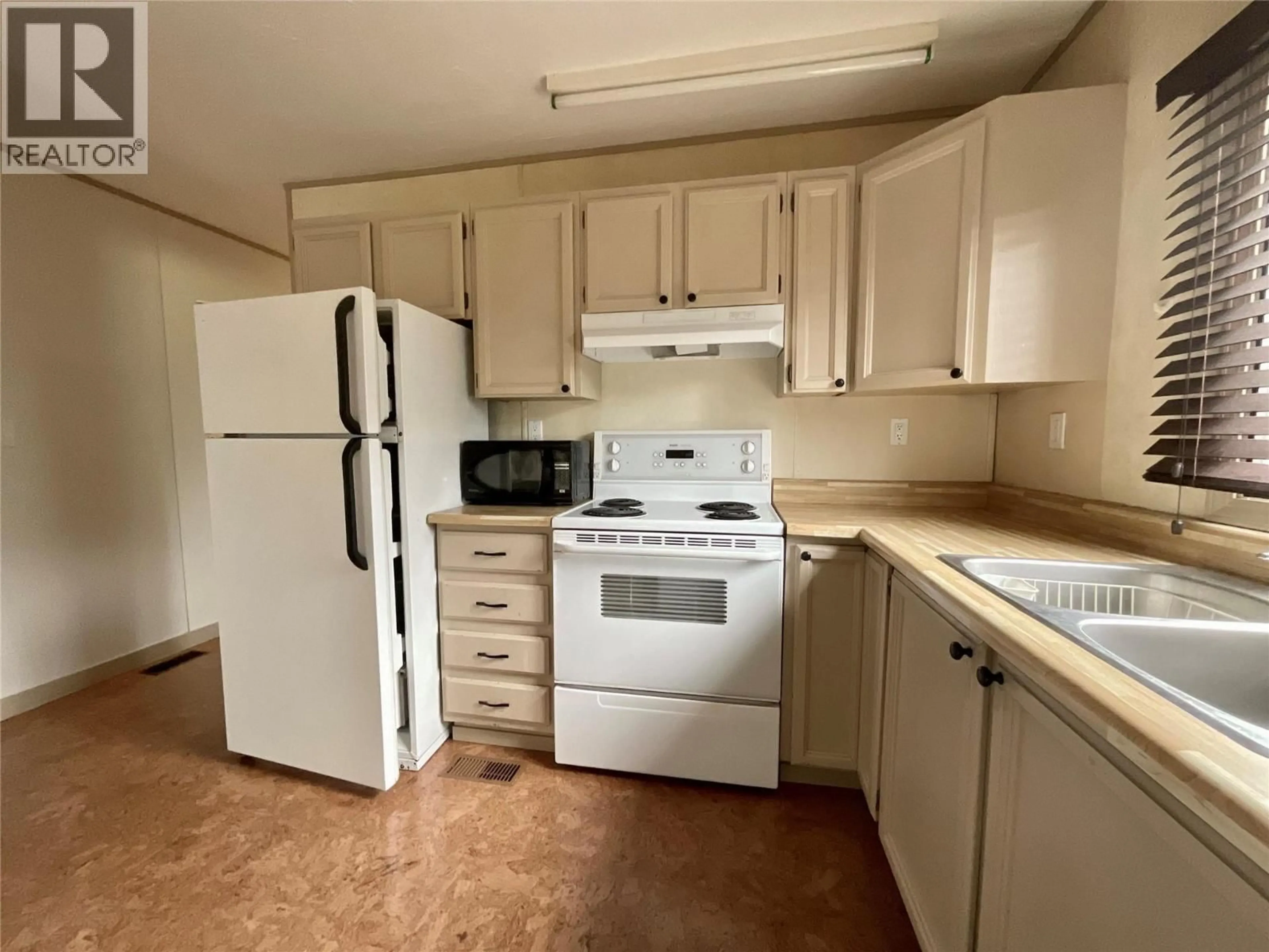 Standard kitchen, unknown for 246 ROCKPORT PLACE, Tumbler Ridge British Columbia V0C2W0
