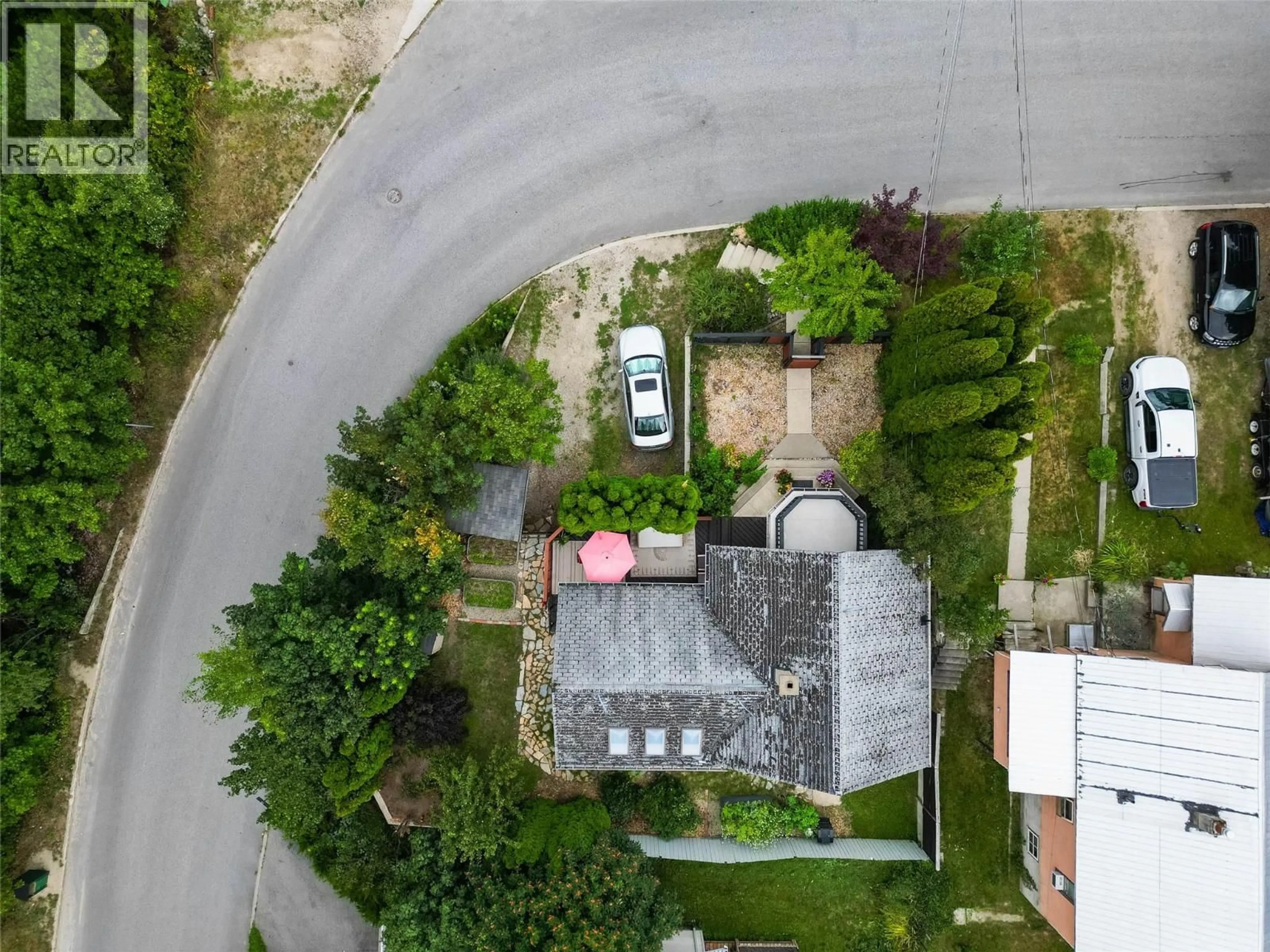 A pic from outside/outdoor area/front of a property/back of a property/a pic from drone, street for 106 RICHARDS STREET, Nelson British Columbia V1L5J5