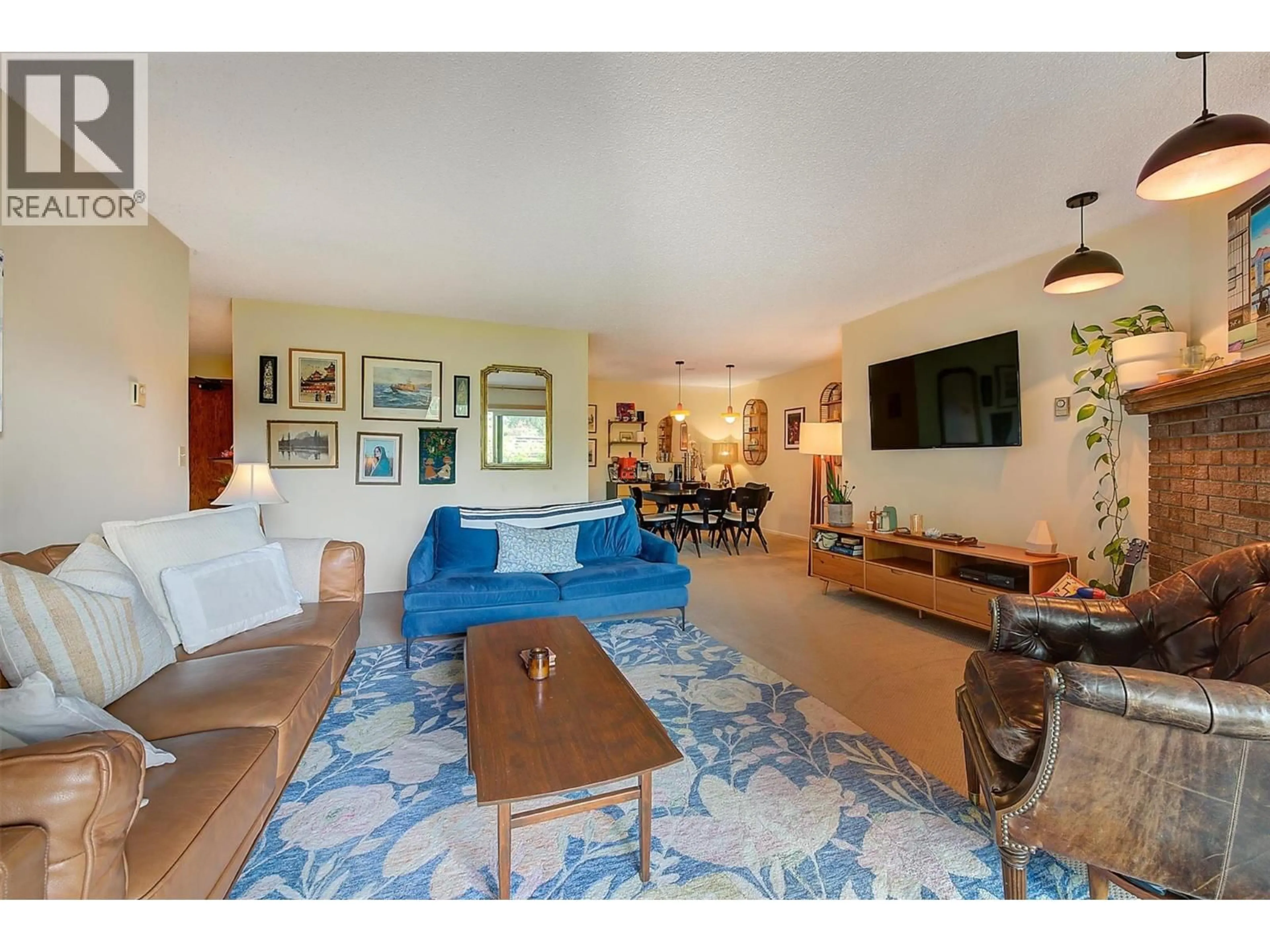 Living room with furniture, unknown for 205 - 983 BERNARD AVENUE, Kelowna British Columbia V1Y6P7