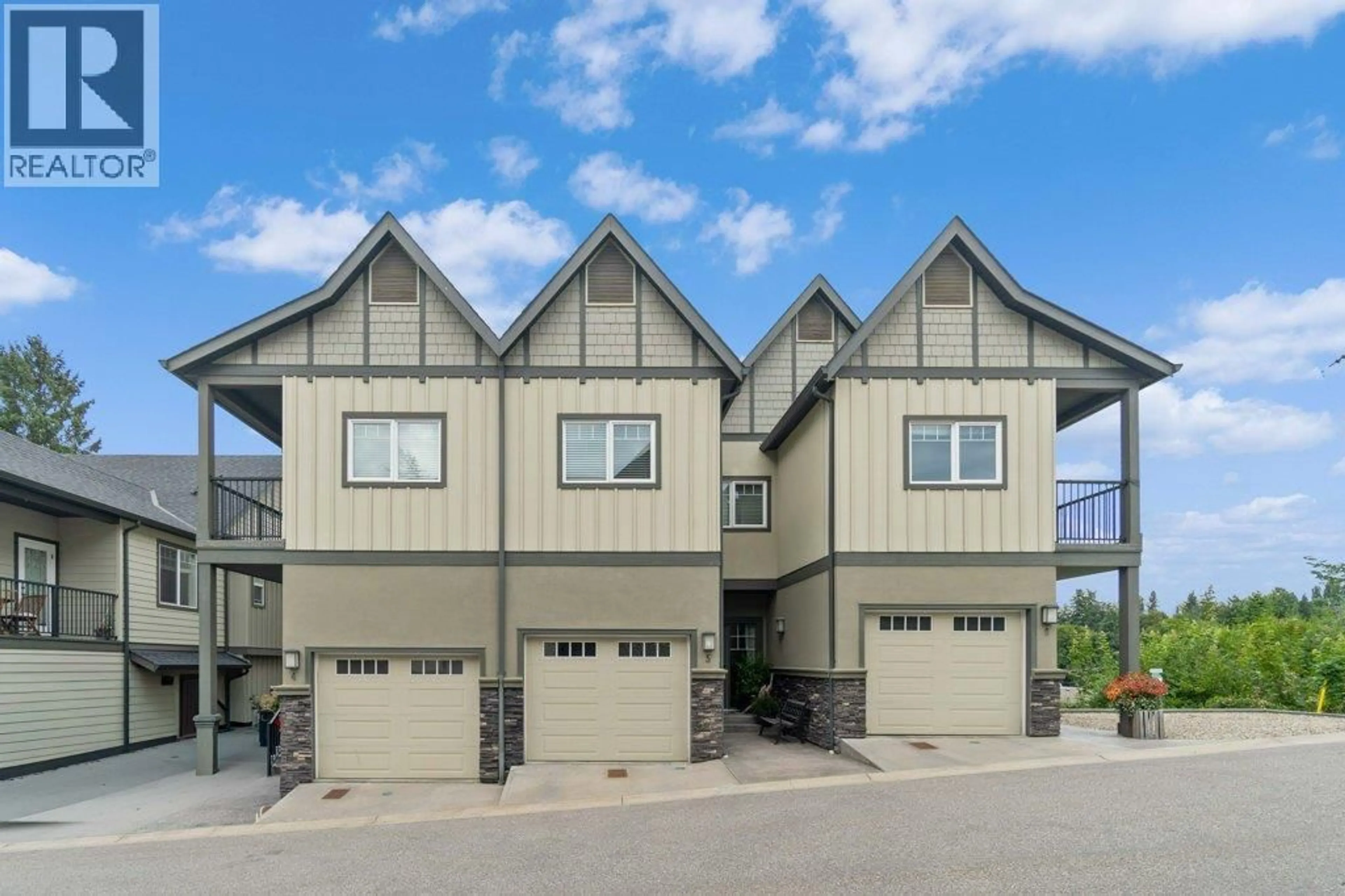Home with vinyl exterior material, street for 5 - 150 4 STREET SOUTHEAST, Salmon Arm British Columbia V1E1H7