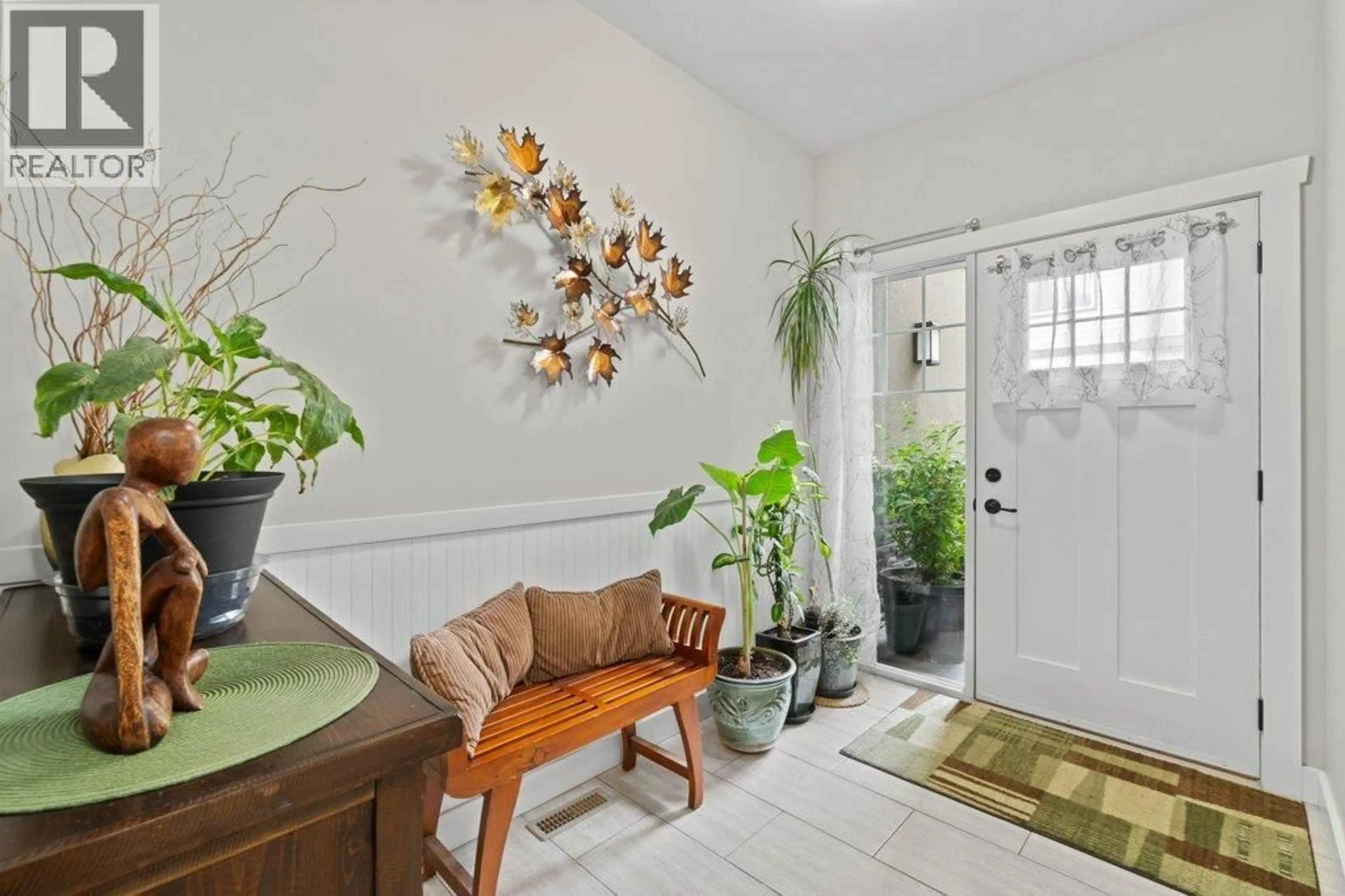 Indoor entryway for 5 - 150 4 STREET SOUTHEAST, Salmon Arm British Columbia V1E1H7
