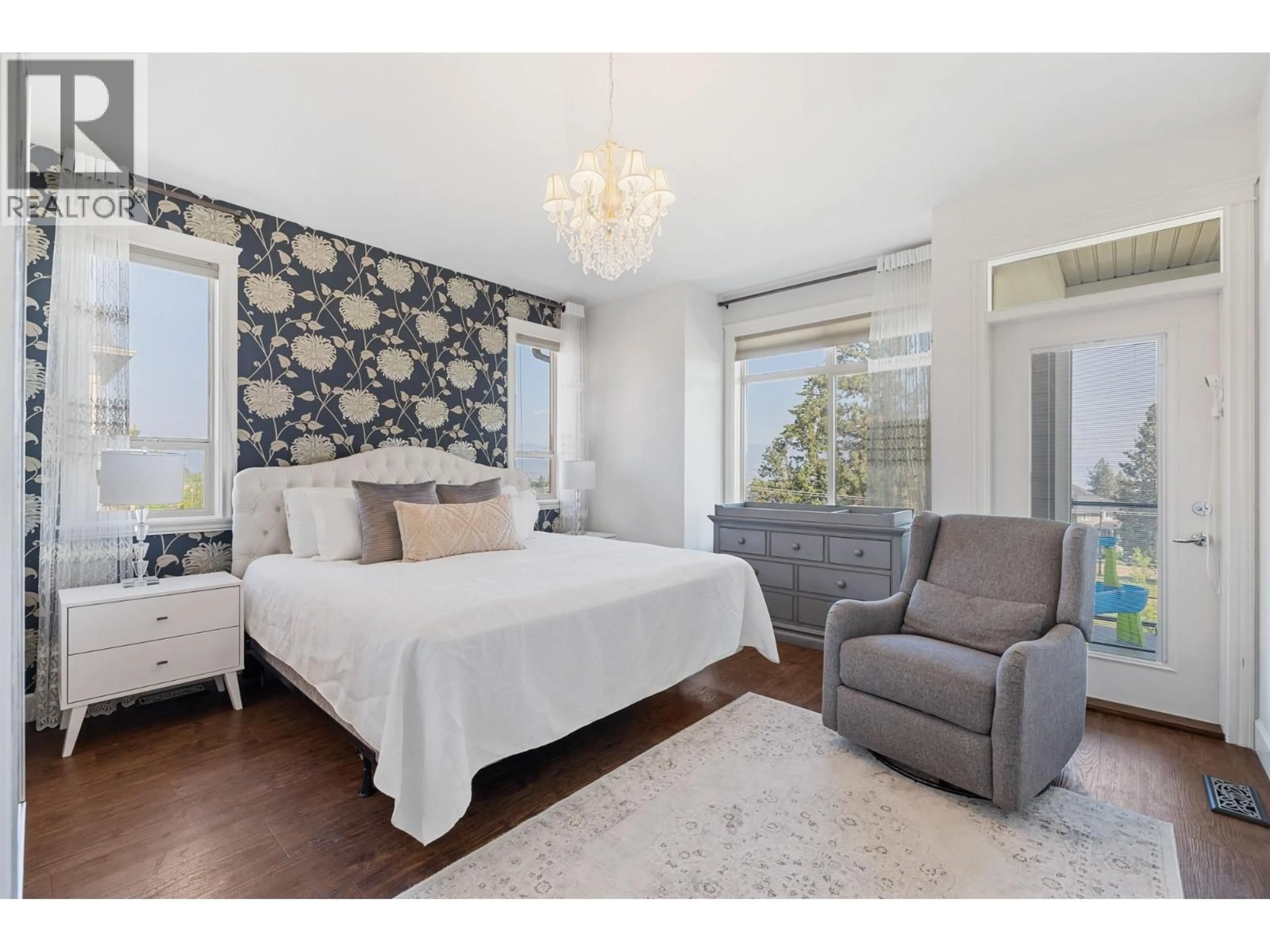 Bedroom with bed, unknown for 374 TRUMPETER COURT, Kelowna British Columbia V1W5J4