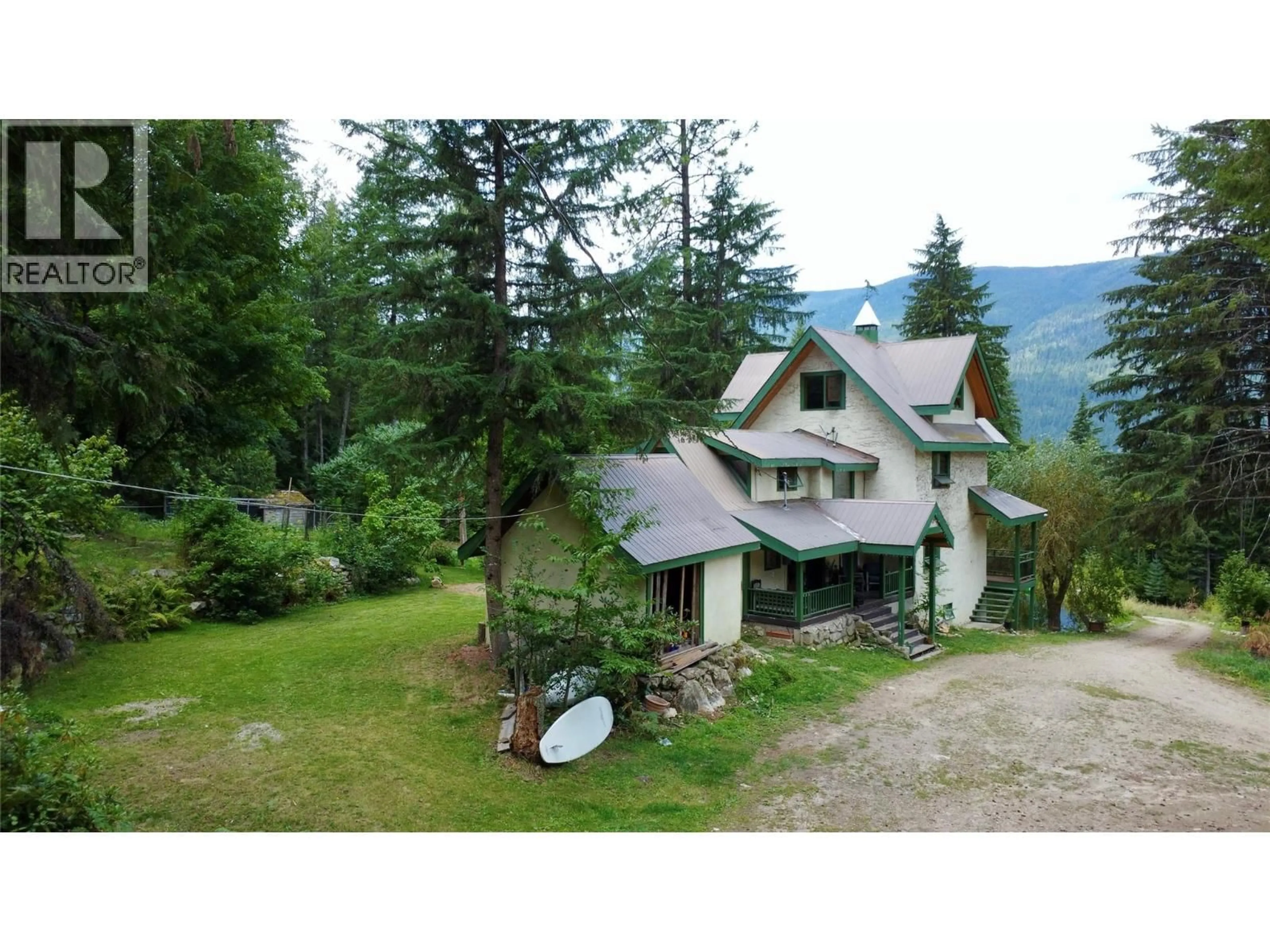 A pic from outside/outdoor area/front of a property/back of a property/a pic from drone, mountain view for 7138 GRAHAM ROAD, Winlaw British Columbia V0G2J0