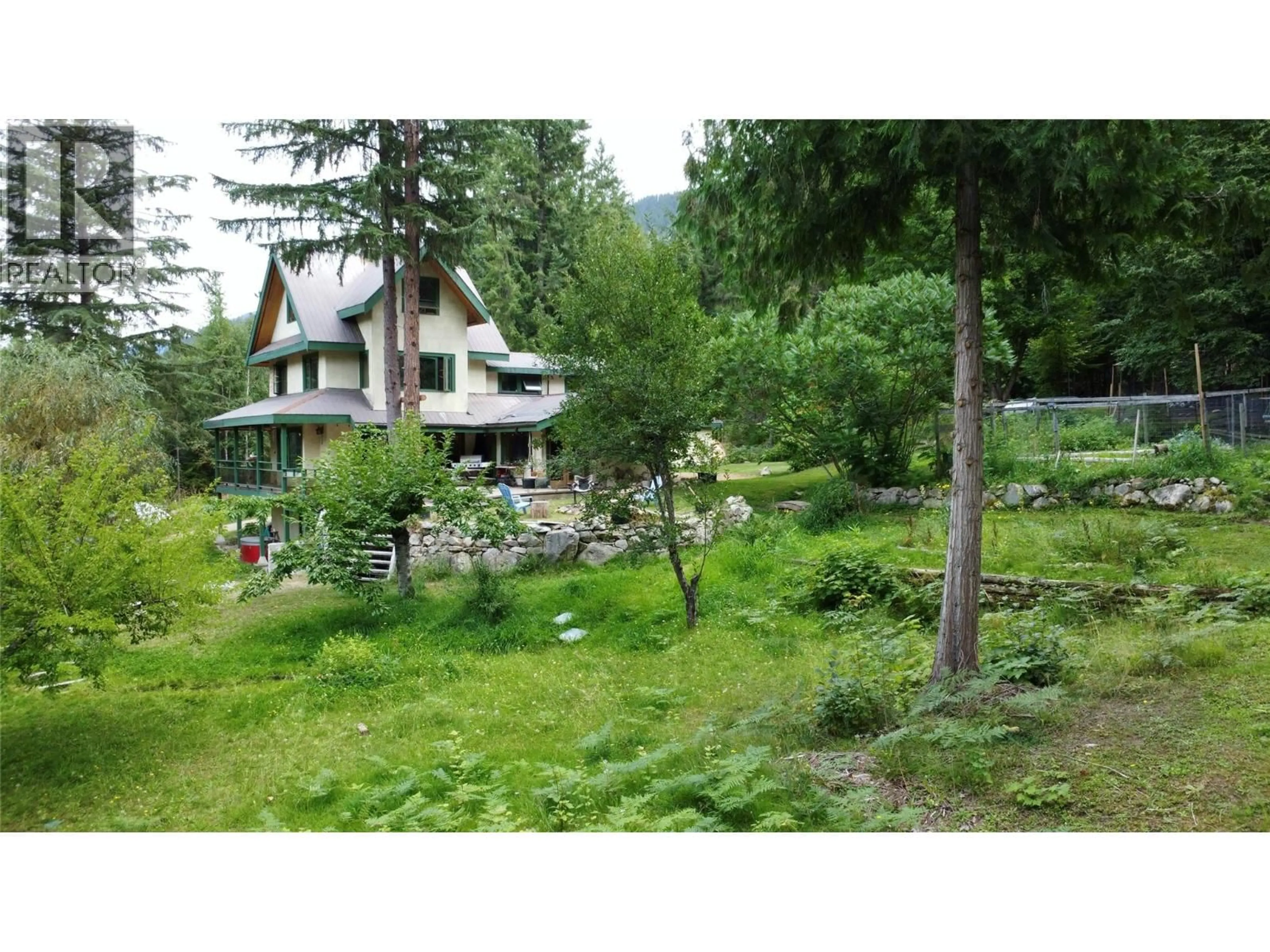A pic from outside/outdoor area/front of a property/back of a property/a pic from drone, mountain view for 7138 GRAHAM ROAD, Winlaw British Columbia V0G2J0