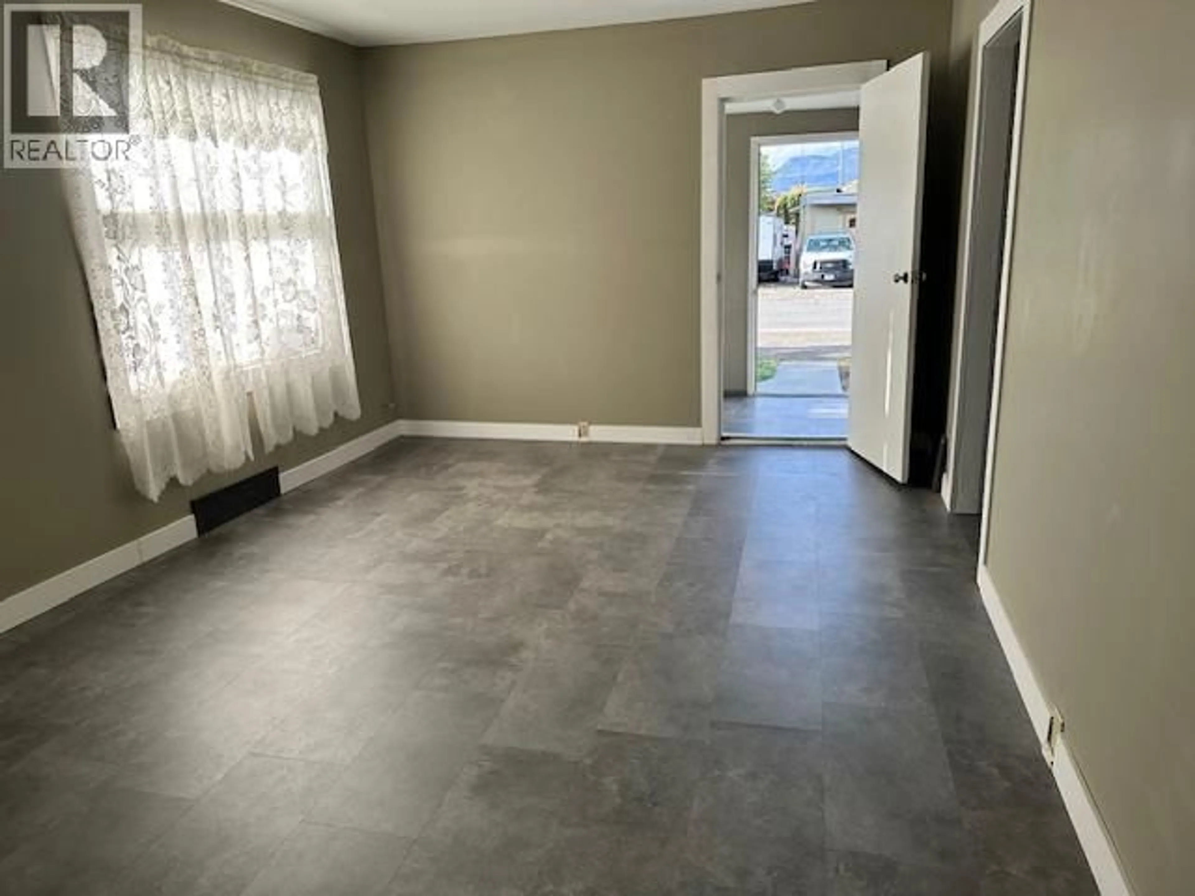 A pic of a room for 325 WILLOW STREET, Kamloops British Columbia V2B4C8