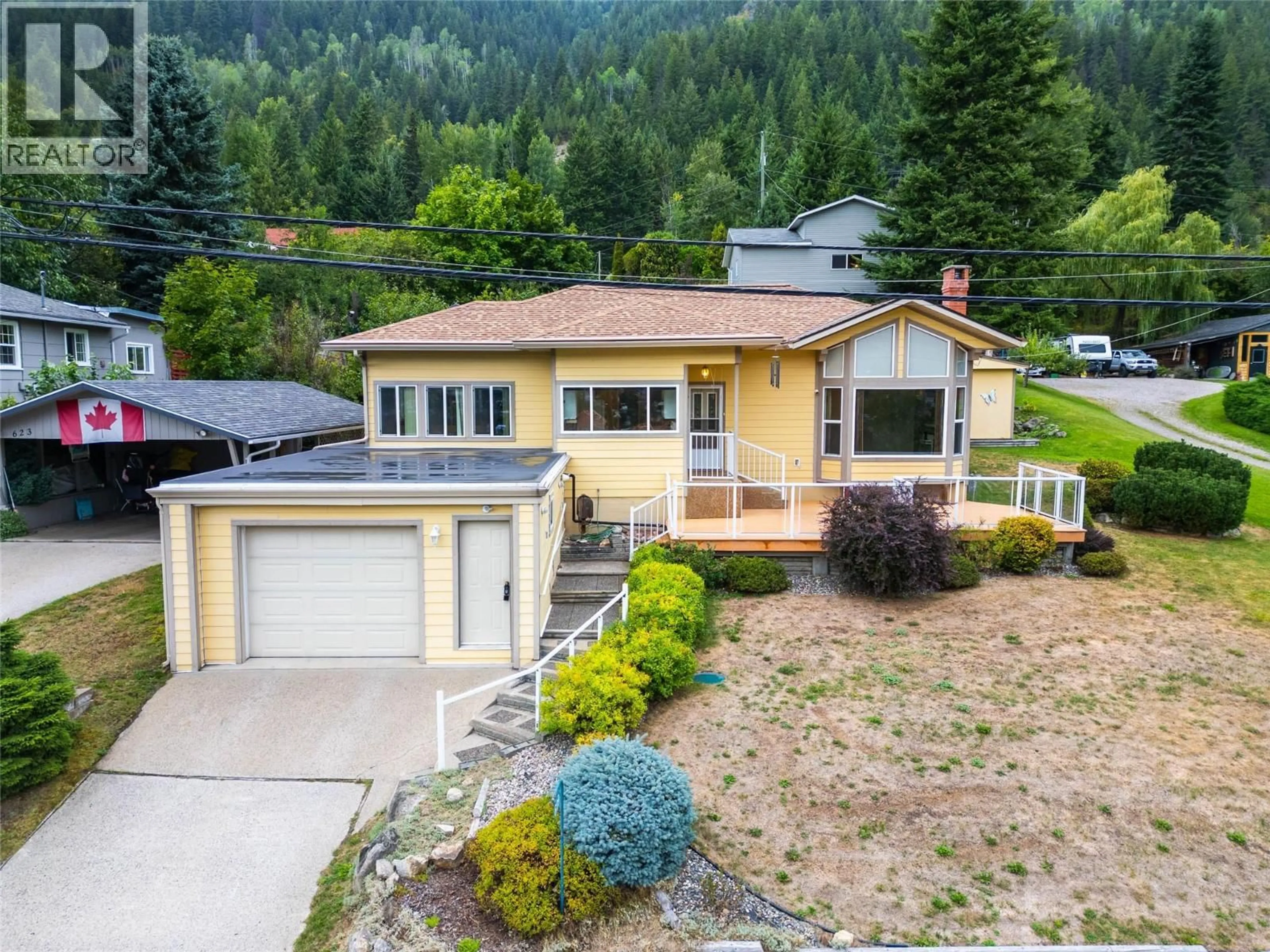 A pic from outside/outdoor area/front of a property/back of a property/a pic from drone, mountain view for 629 JOHNSTONE ROAD, Nelson British Columbia V1L6H8