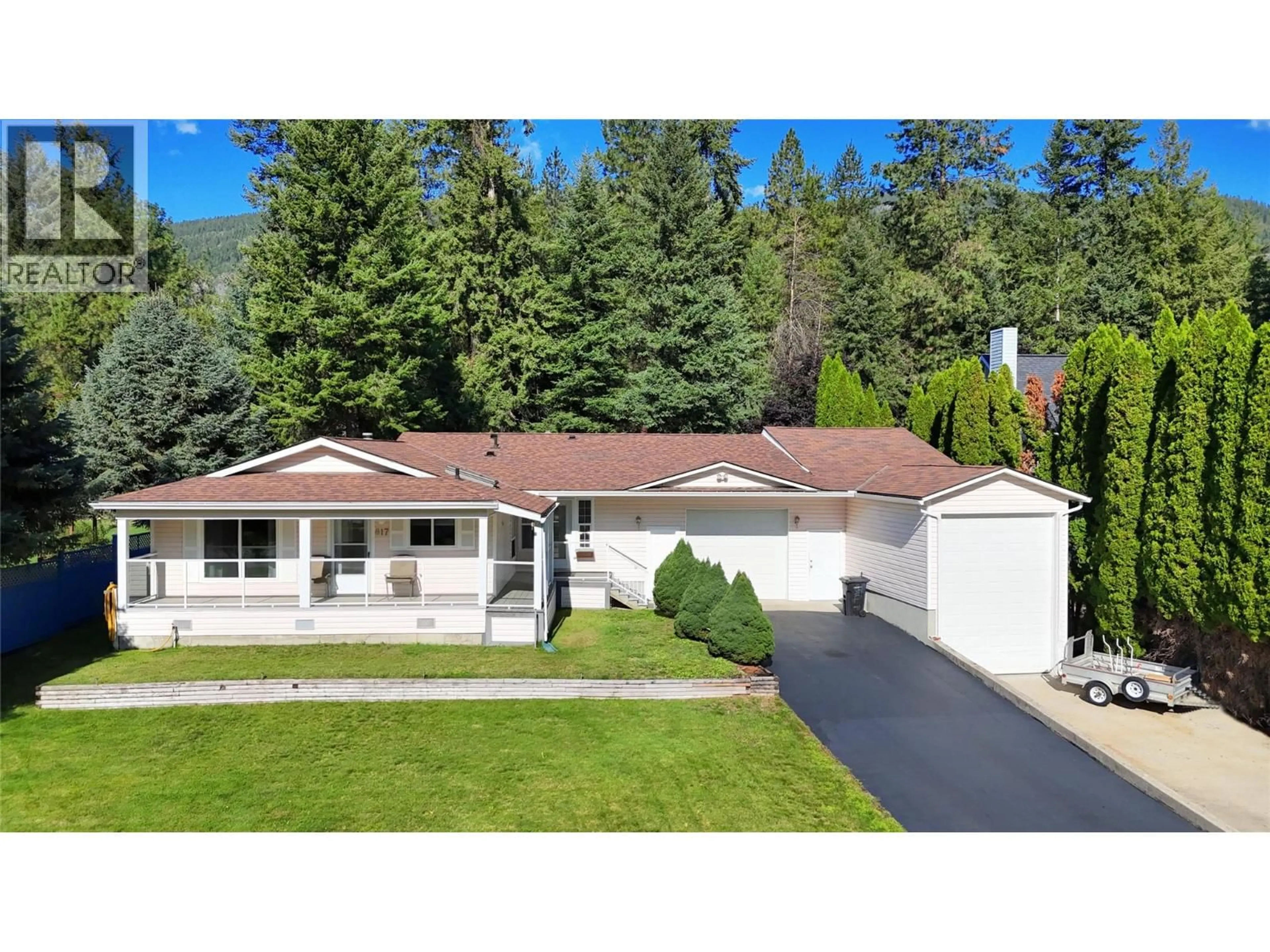 A pic from outside/outdoor area/front of a property/back of a property/a pic from drone, unknown for 817 SMITH CRESCENT, Genelle British Columbia V0G1G0