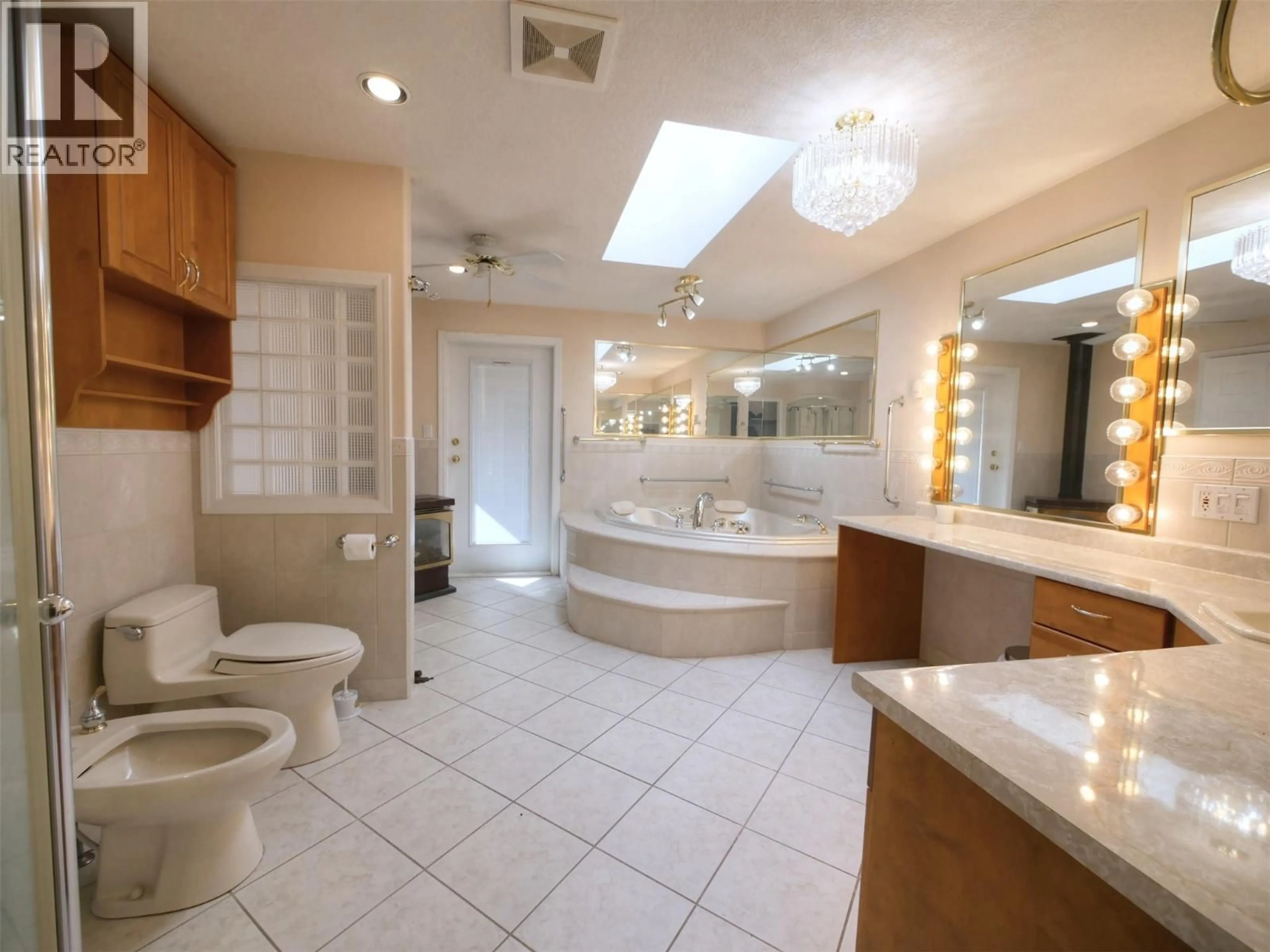 Contemporary bathroom, ceramic/tile floor for 817 SMITH CRESCENT, Genelle British Columbia V0G1G0