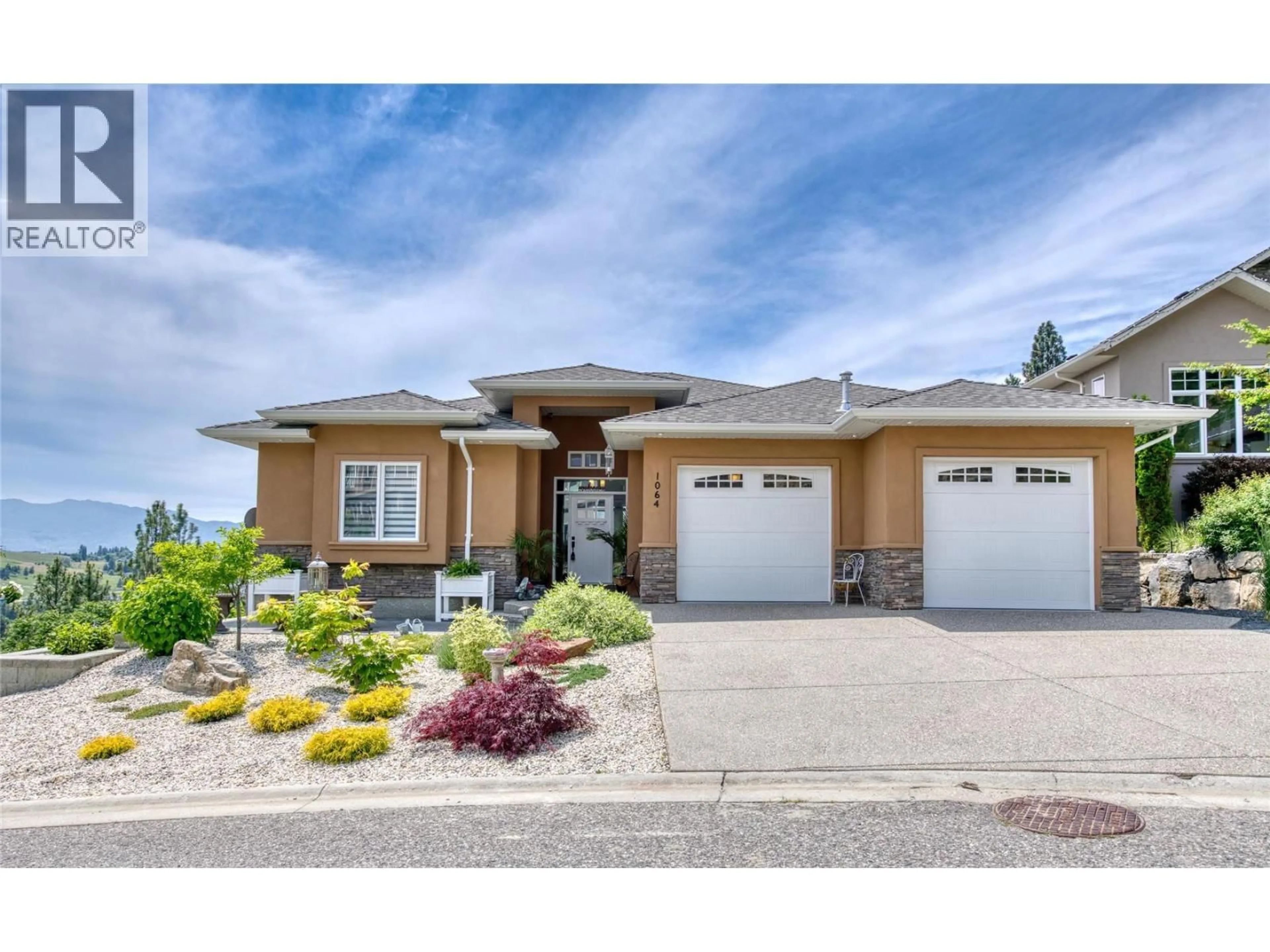 Home with vinyl exterior material, street for 1064 AURORA HEIGHTS, West Kelowna British Columbia V1Z4B2