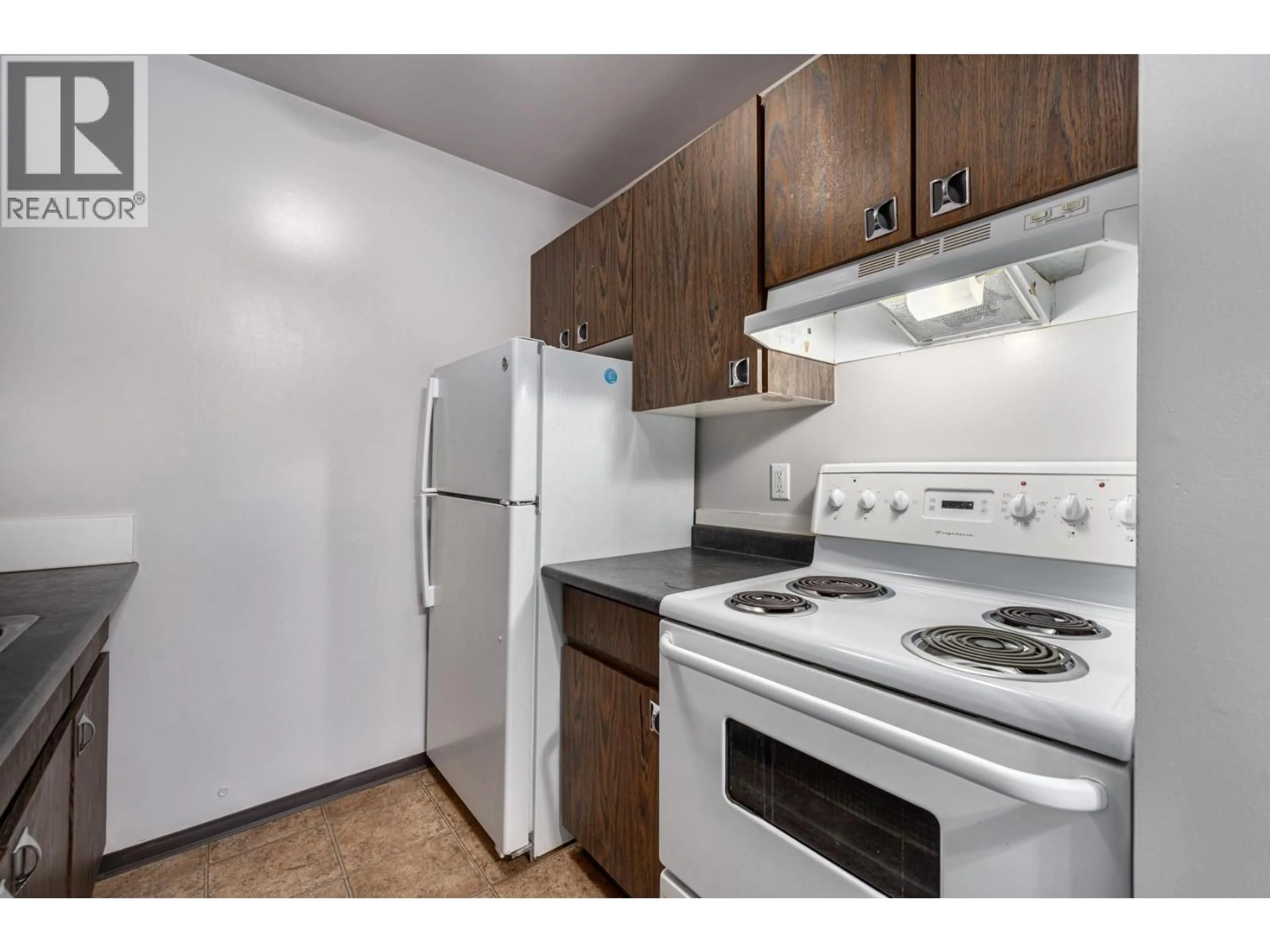 Standard kitchen, unknown for 111 - 1560 SUMMIT DRIVE, Kamloops British Columbia V2E1R5