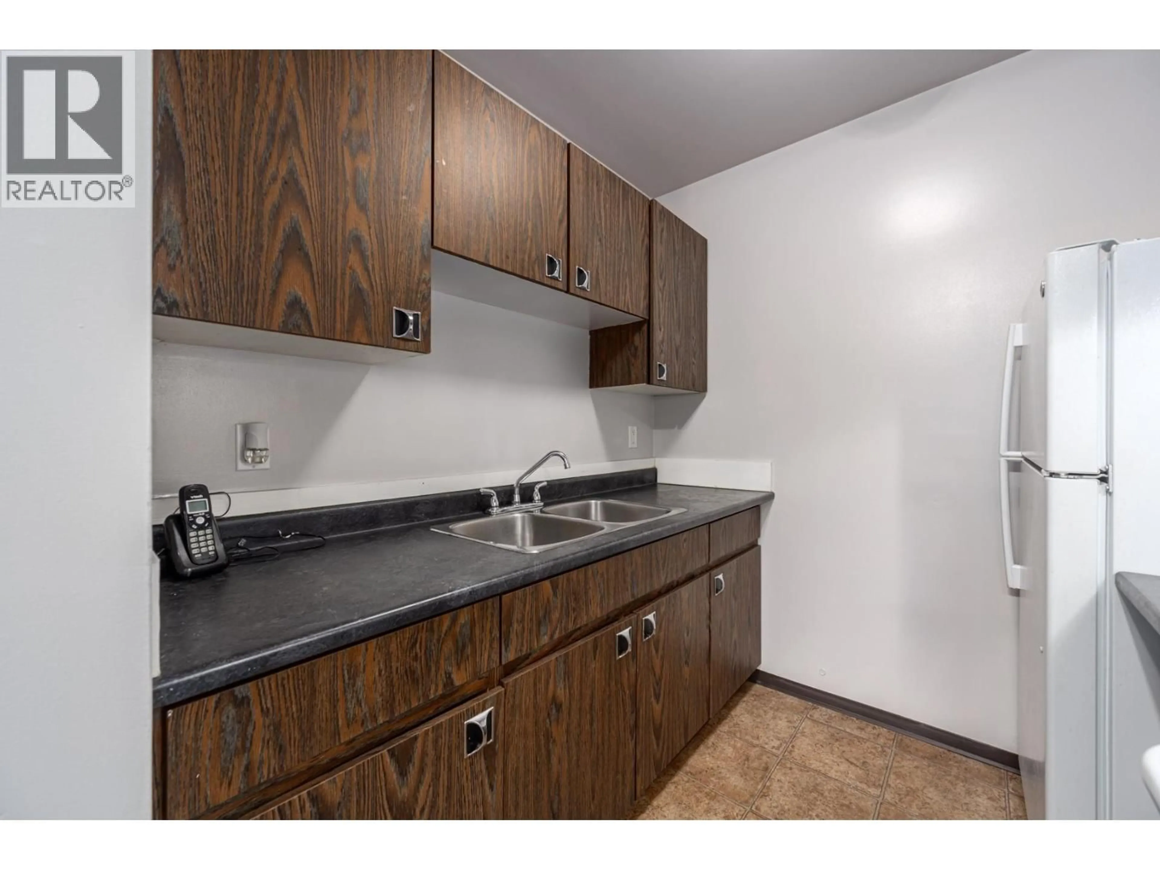 Standard kitchen, unknown for 111 - 1560 SUMMIT DRIVE, Kamloops British Columbia V2E1R5