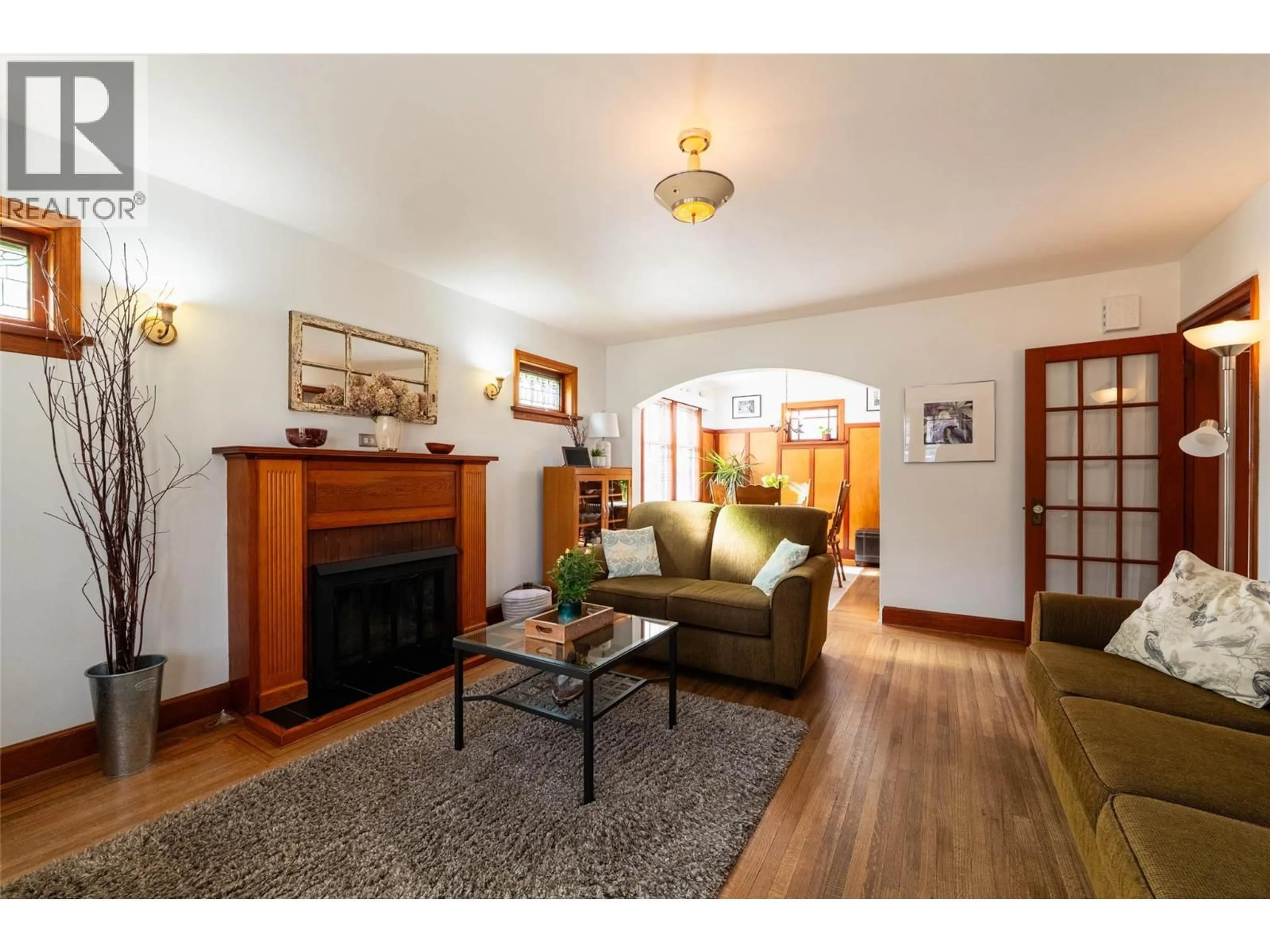 Living room with furniture, wood/laminate floor for 814 HENDRYX STREET, Nelson British Columbia V1L2B2