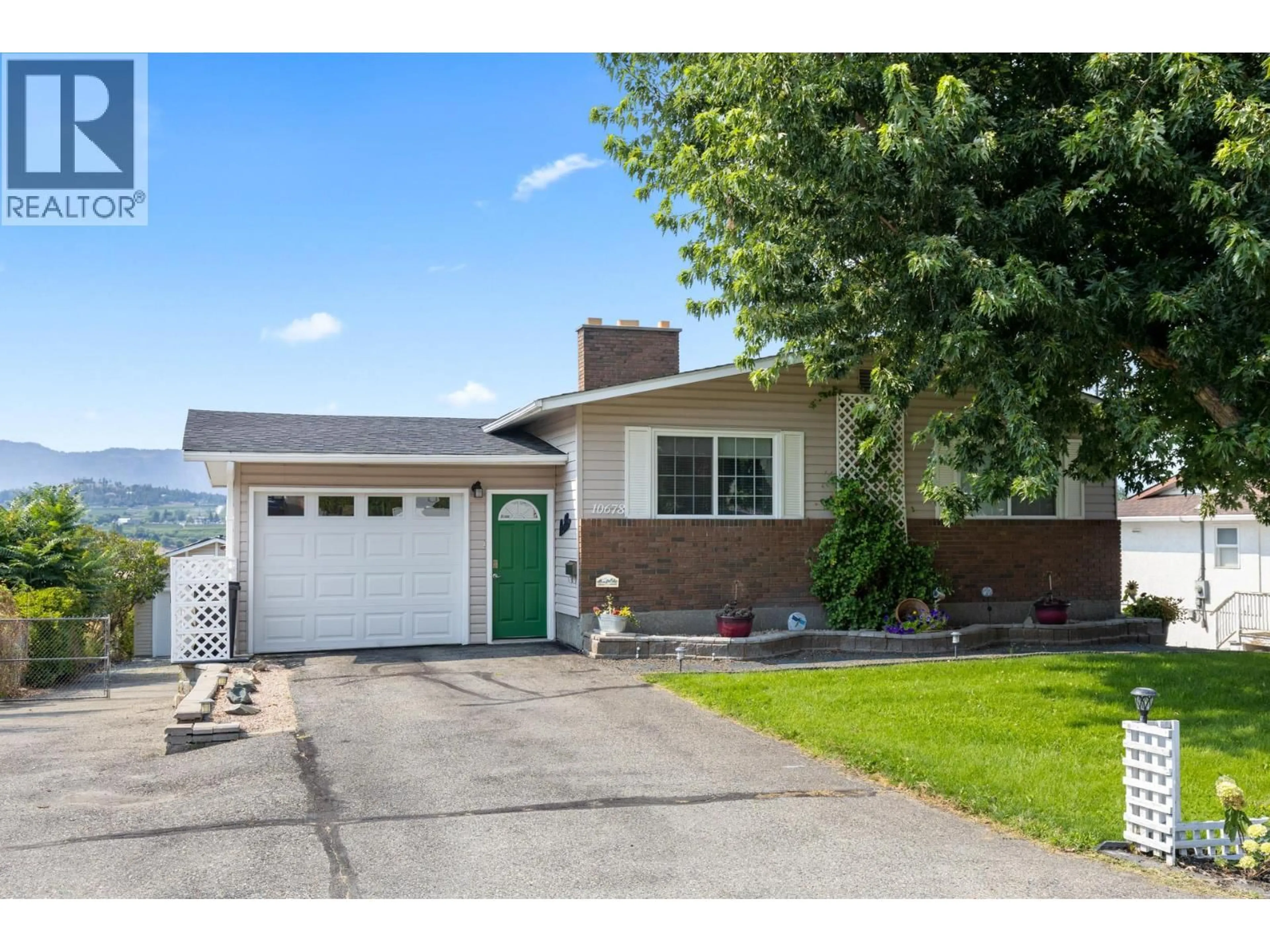 Home with vinyl exterior material, street for 10678 CHERYL ROAD, Lake Country British Columbia V4V1W3
