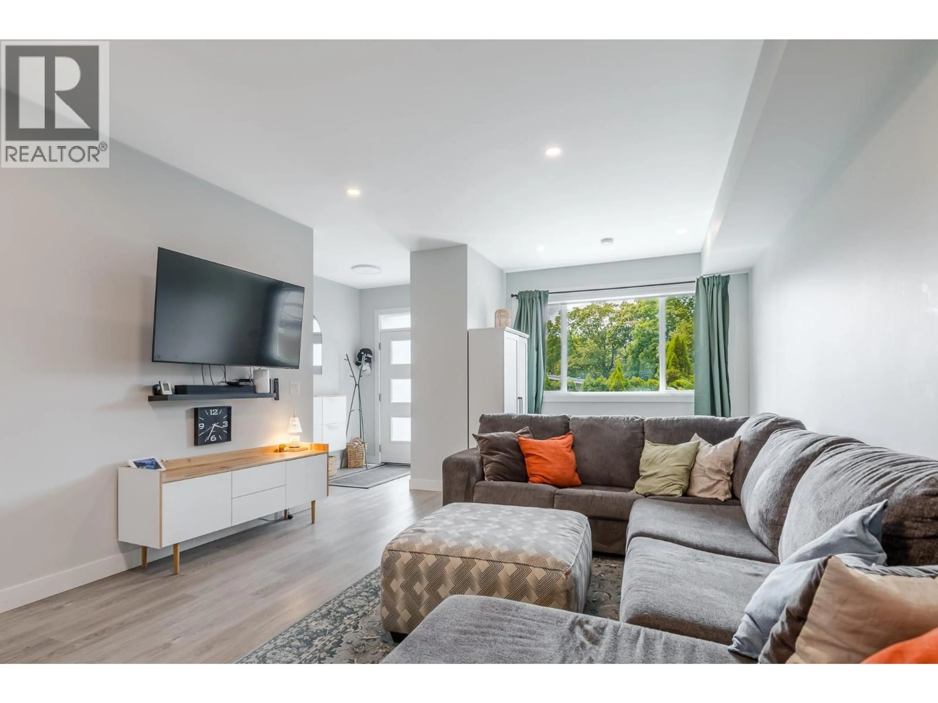 Living room with furniture, unknown for 109 - 253 NORTON STREET, Penticton British Columbia V2A4H8