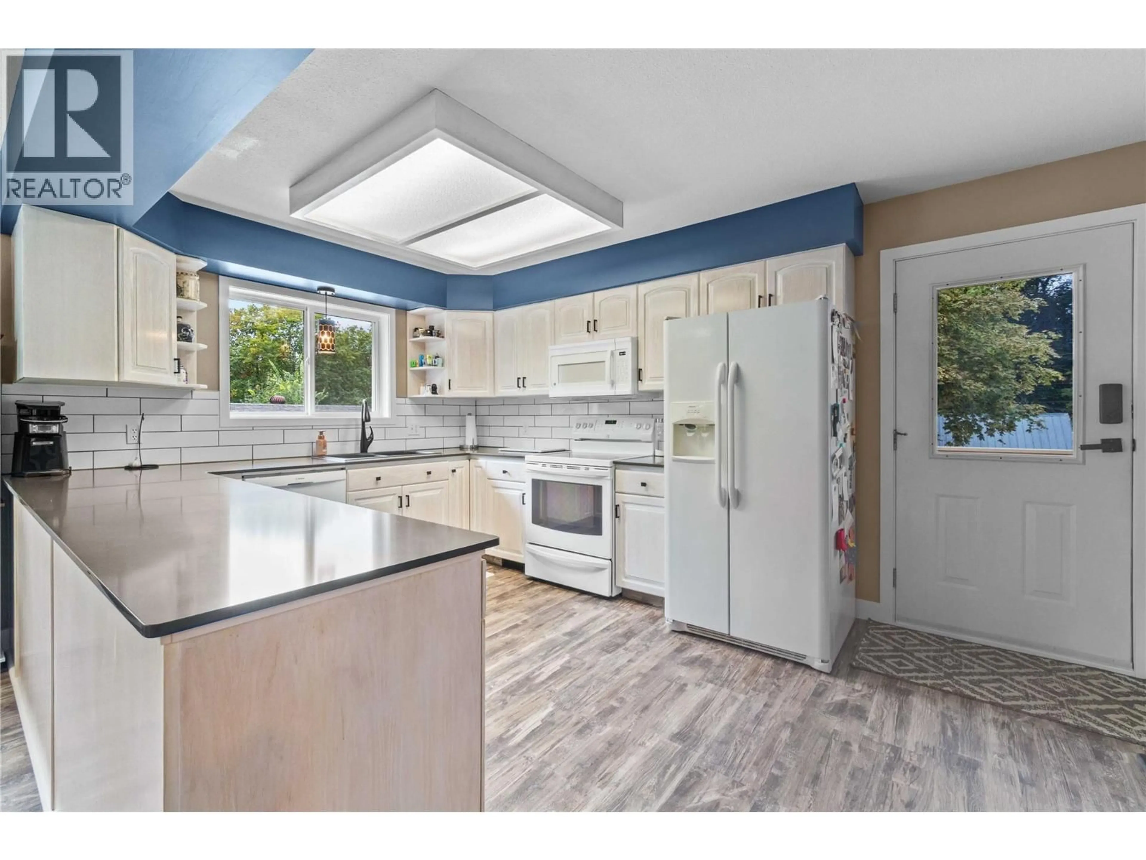 Open concept kitchen, unknown for 7191 52 STREET NORTHEAST, Salmon Arm British Columbia V0E1K0
