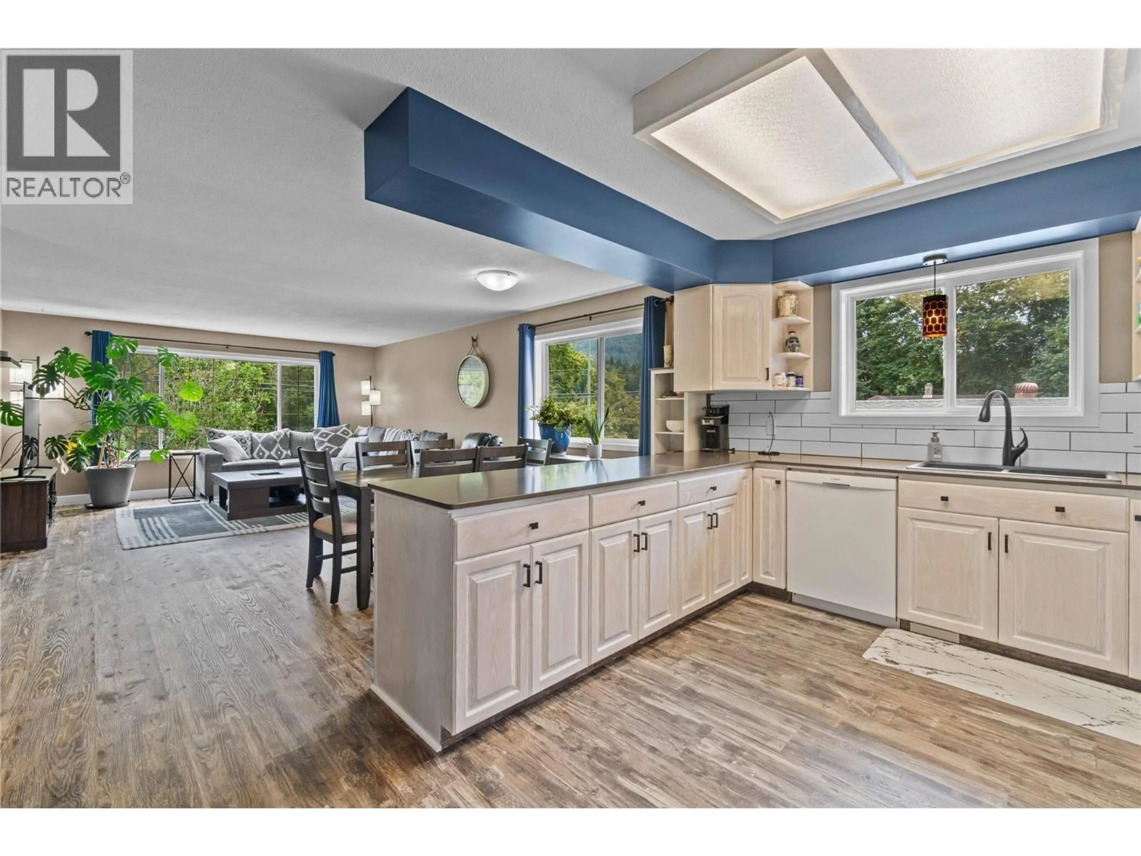 Open concept kitchen, ceramic/tile floor for 7191 52 STREET NORTHEAST, Salmon Arm British Columbia V0E1K0
