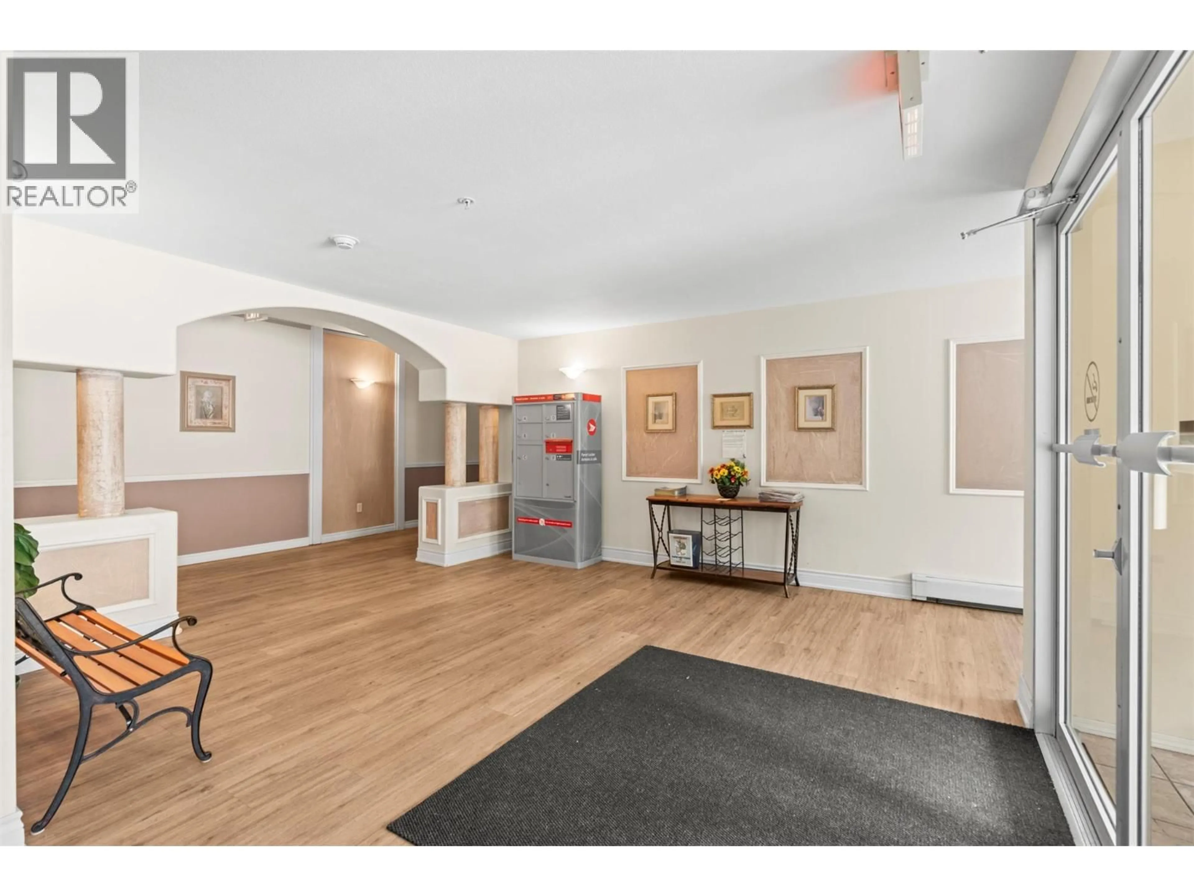 Indoor foyer for 402 - 4900 OKANAGAN AVENUE, Vernon British Columbia V1T8S1