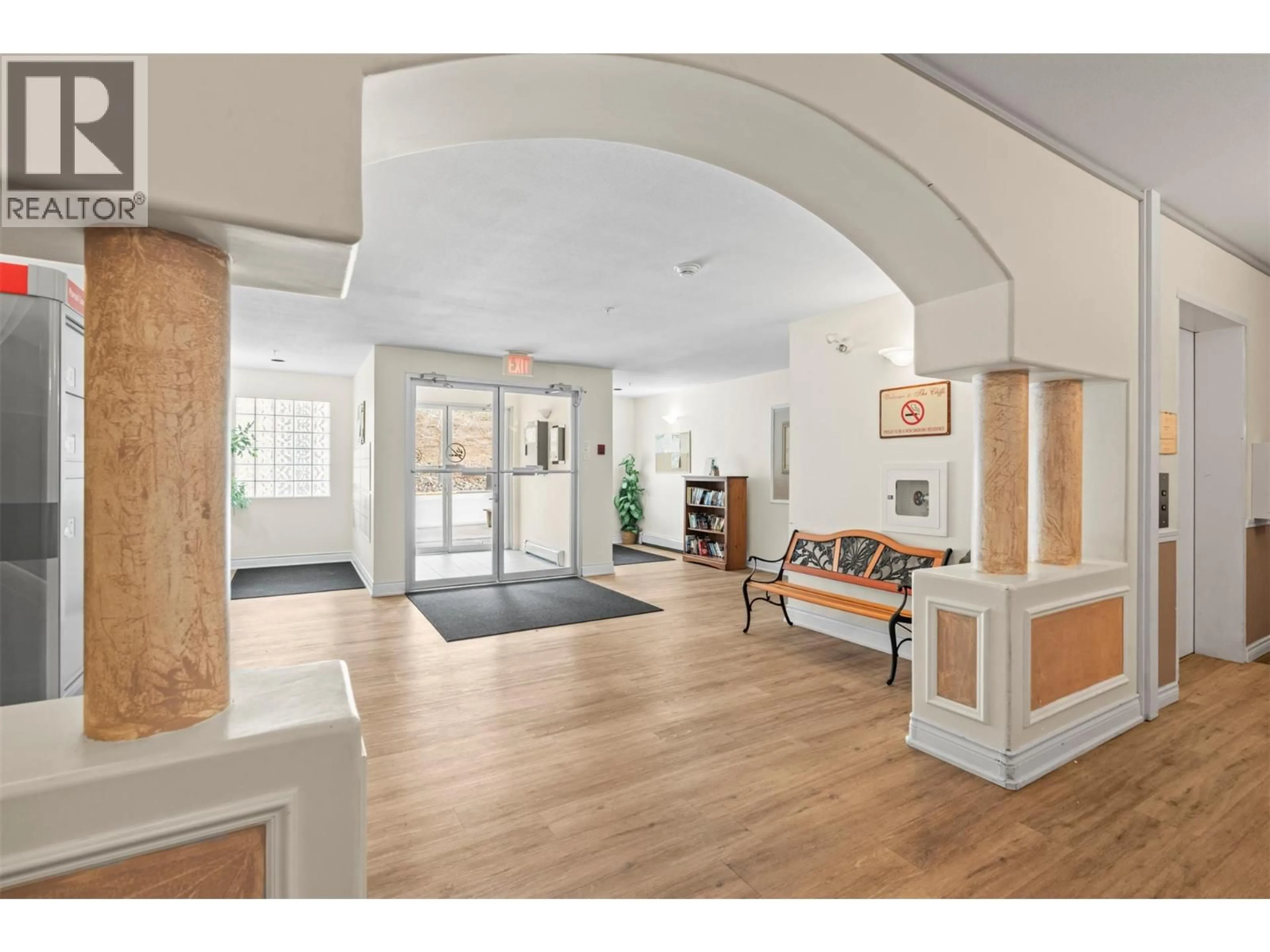 Indoor foyer for 402 - 4900 OKANAGAN AVENUE, Vernon British Columbia V1T8S1