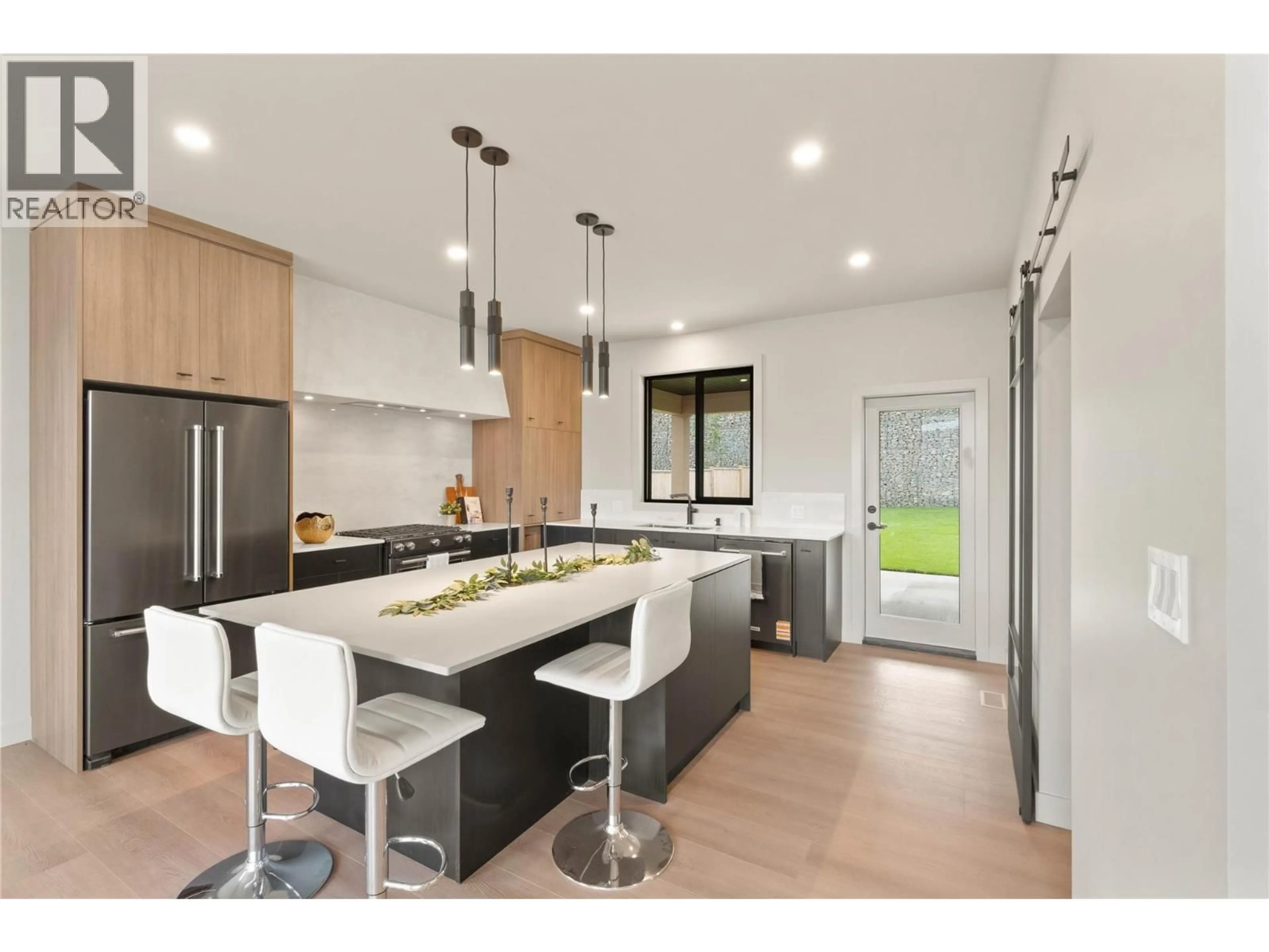 Contemporary kitchen, unknown for 2256 COLDWATER DRIVE, Kamloops British Columbia V2E0E6