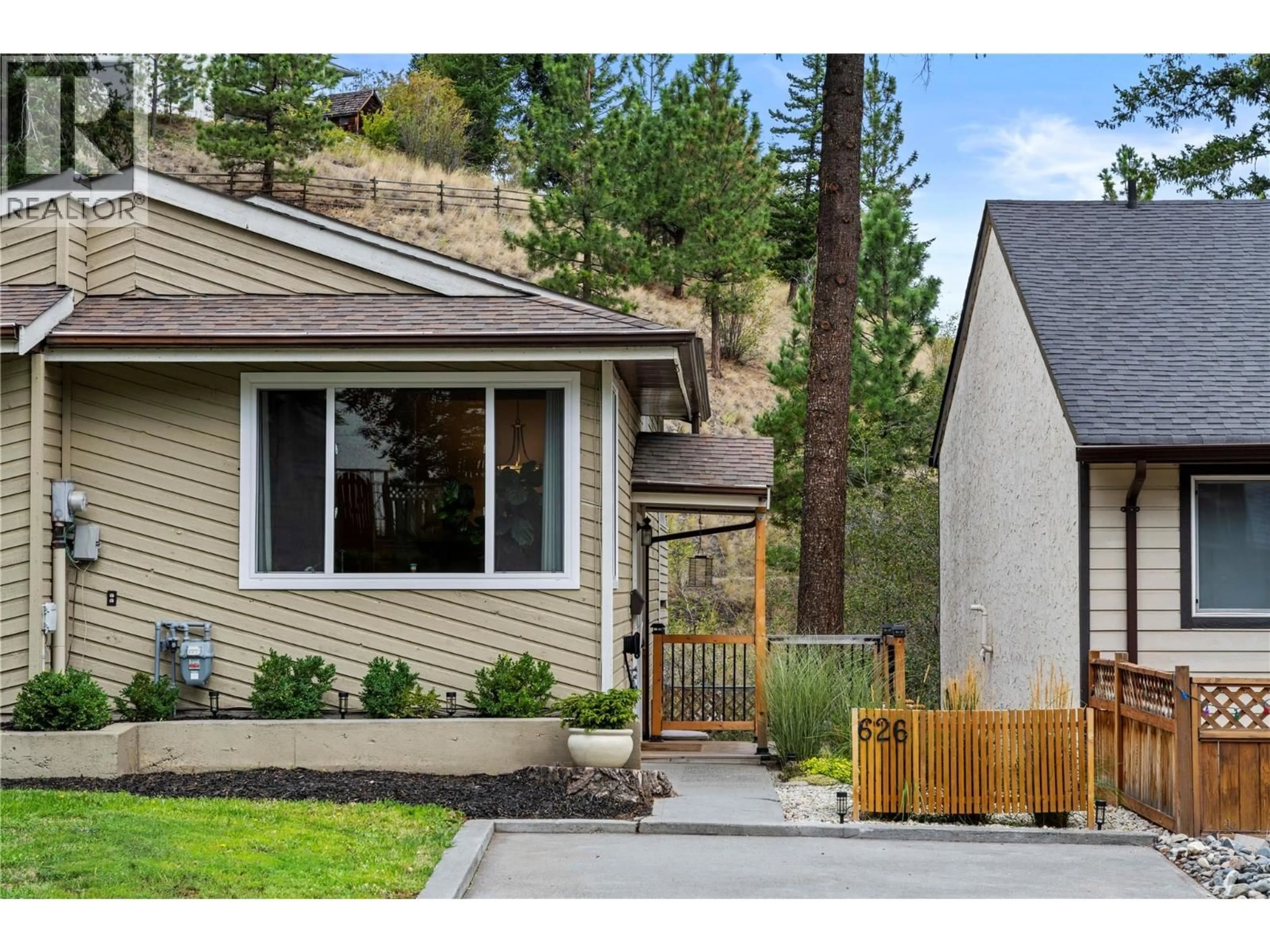 Home with vinyl exterior material, mountain view for 626 GLENEAGLES DRIVE, Kamloops British Columbia V2E1Z1