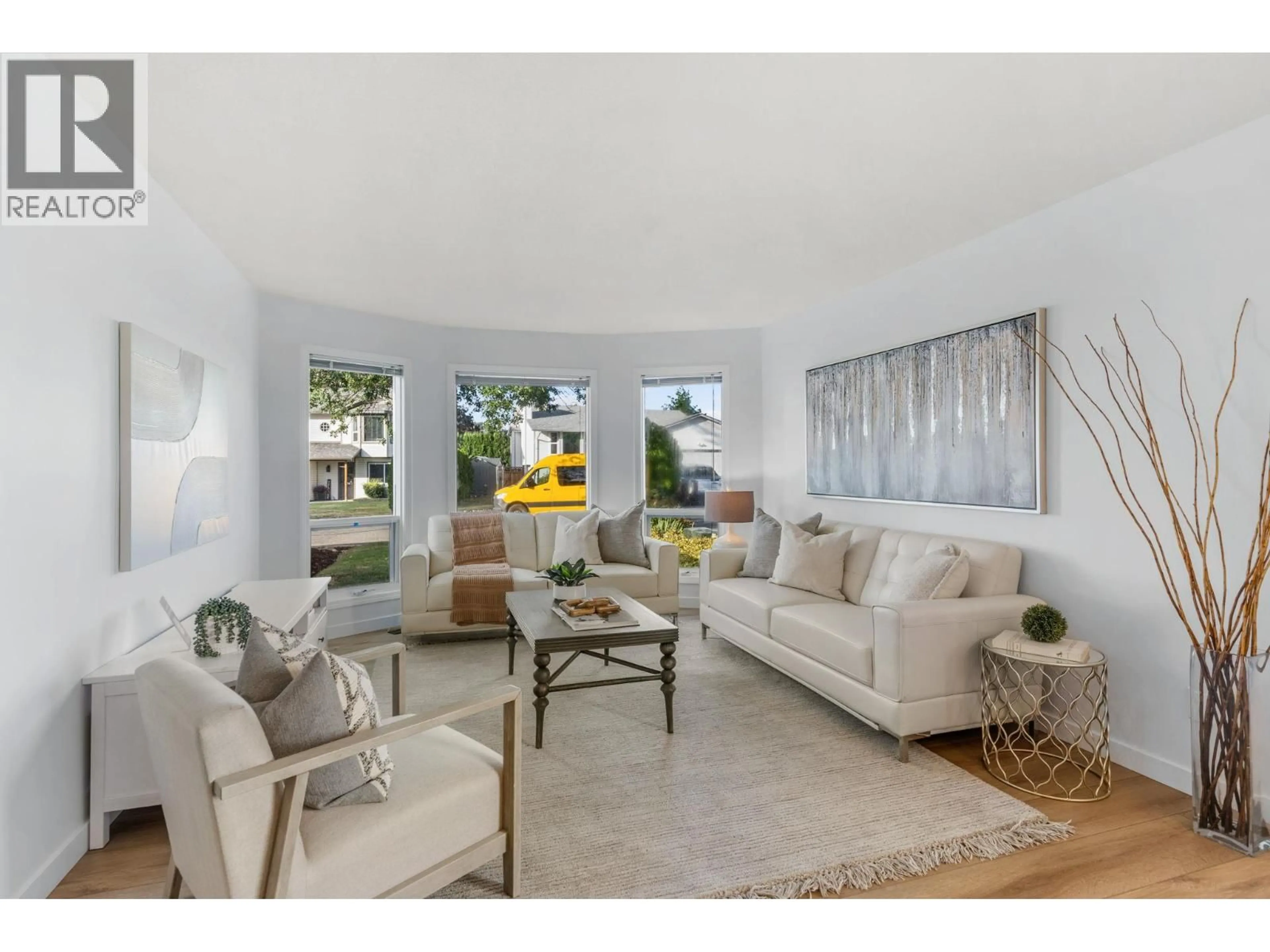 Living room with furniture, unknown for 2050 ZINNIA ROAD, Kelowna British Columbia V1V1P5