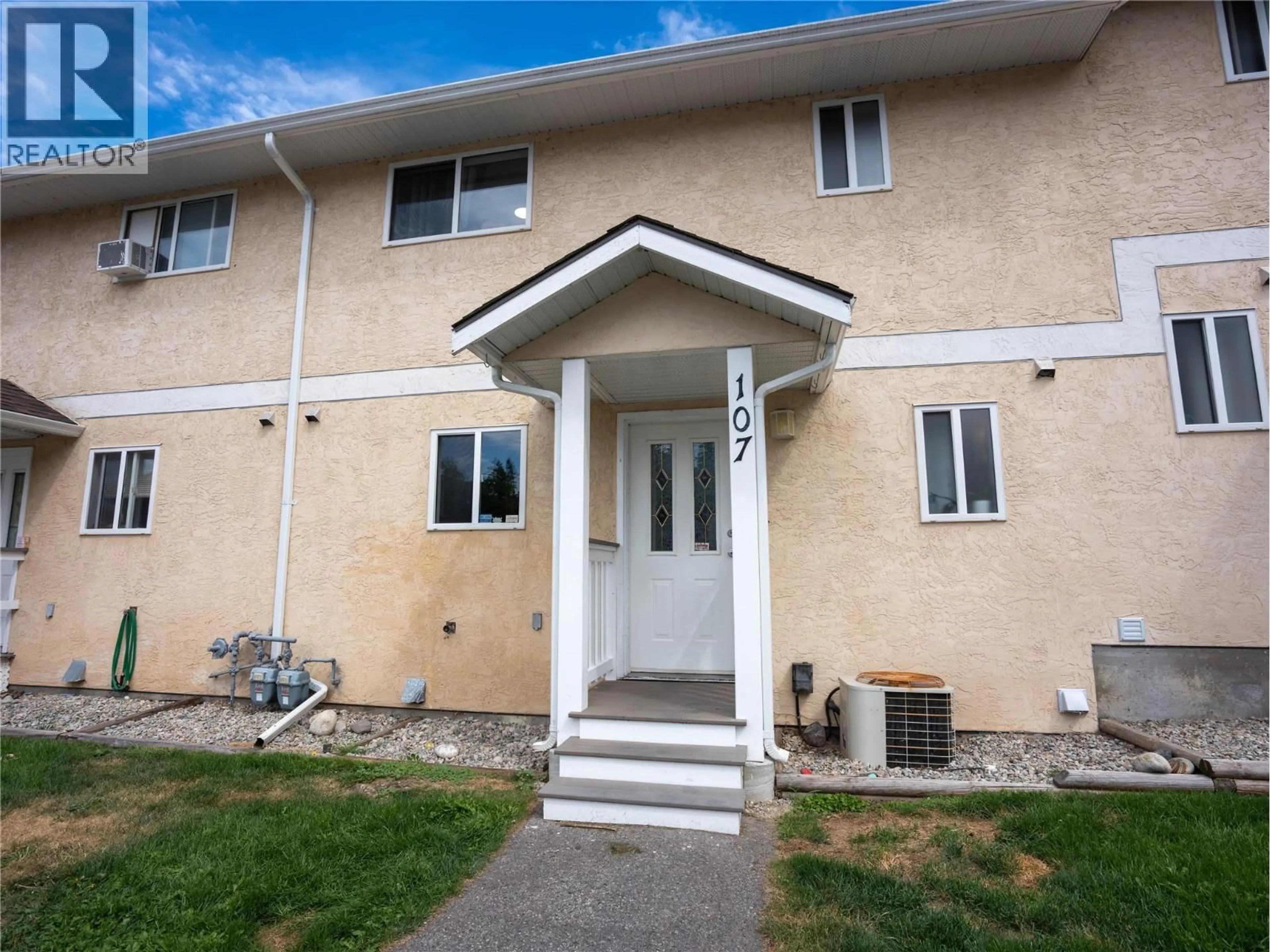 Home with vinyl exterior material, street for 107 - 1458 PENTICTON AVENUE, Penticton British Columbia V2A8l3