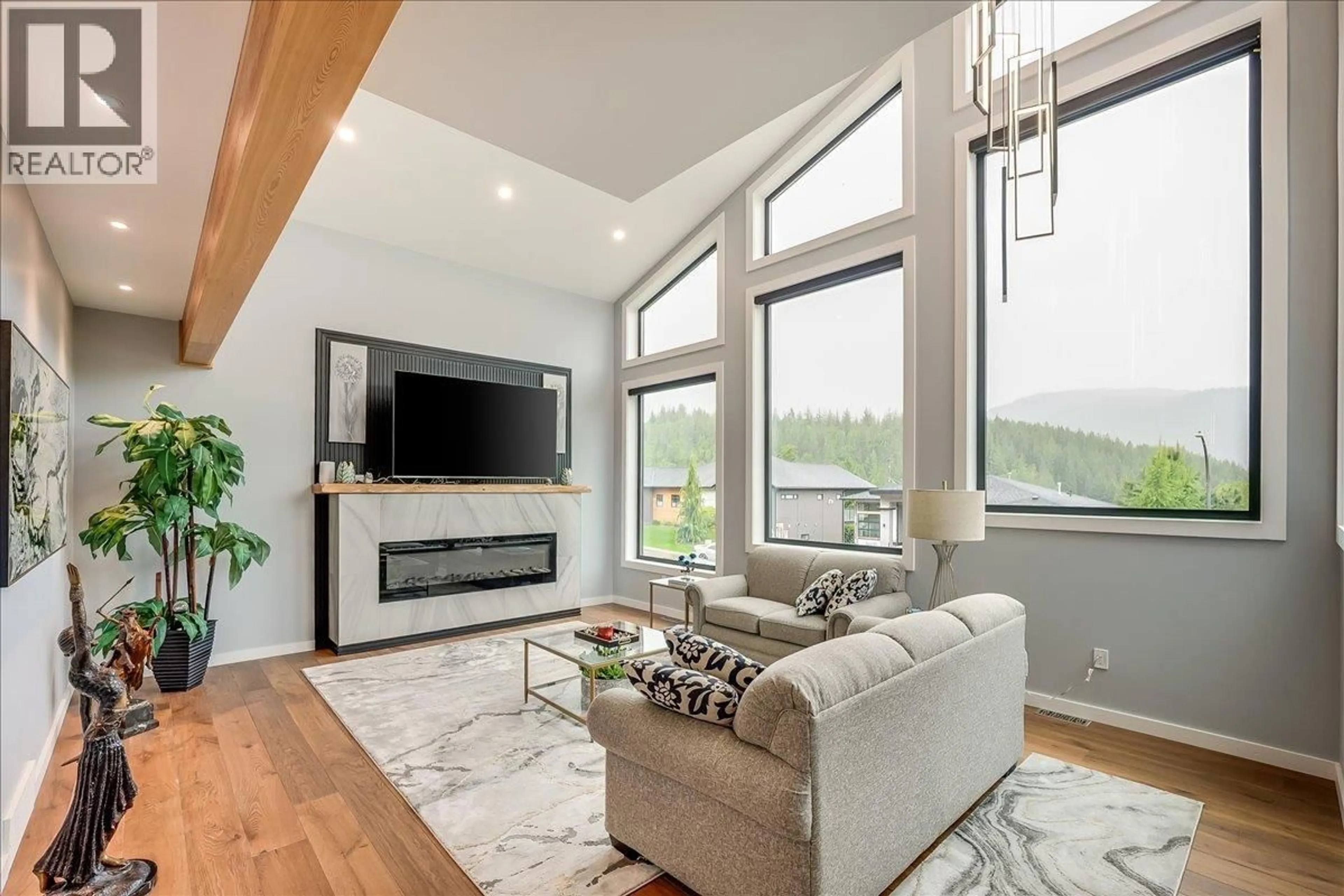 Living room with furniture, unknown for 2391 MCBRIDE STREET, Trail British Columbia V1R3A6