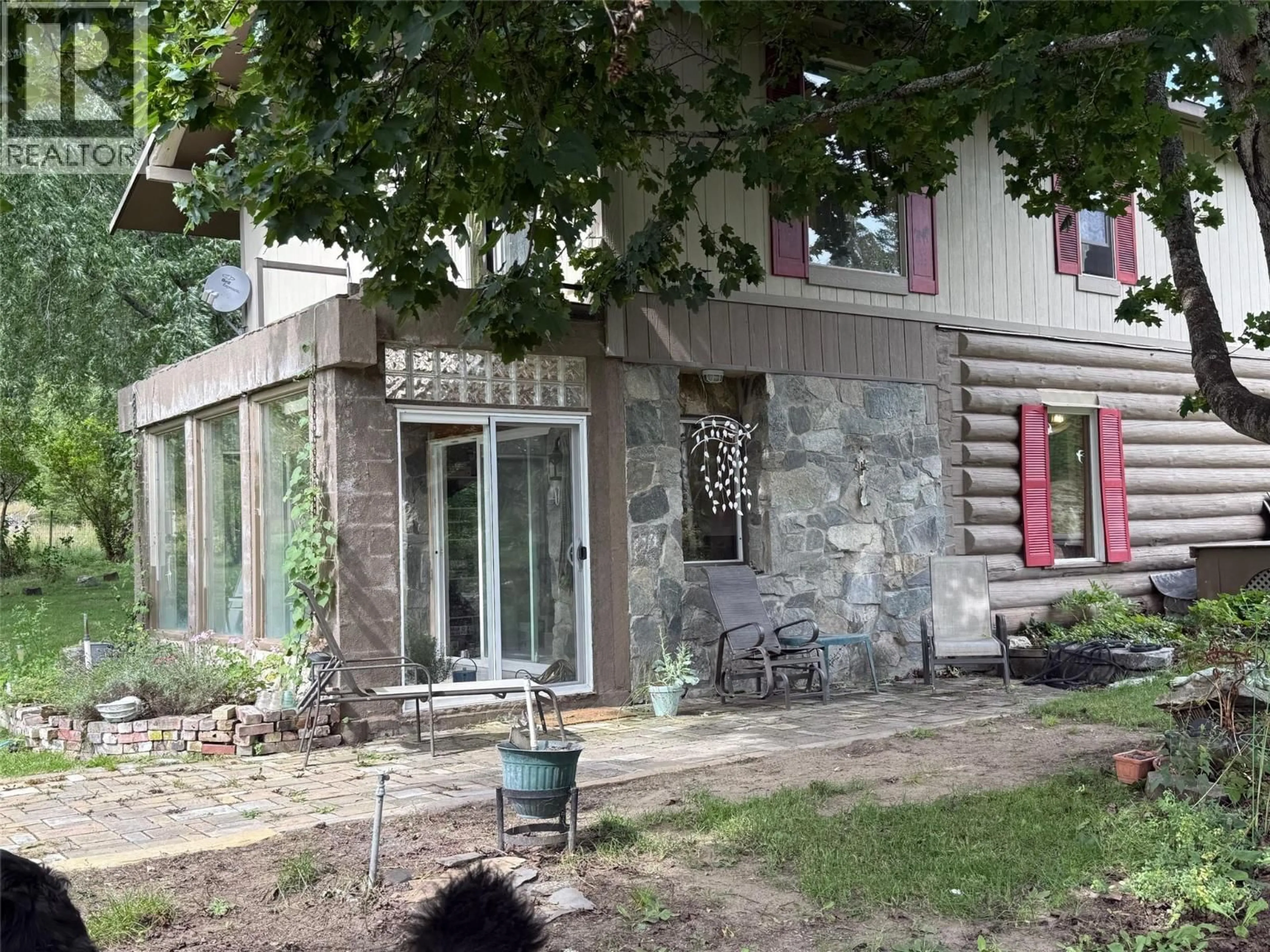 Patio, building for 4187 MCNAB ROAD, Little Fort British Columbia V0E2C0