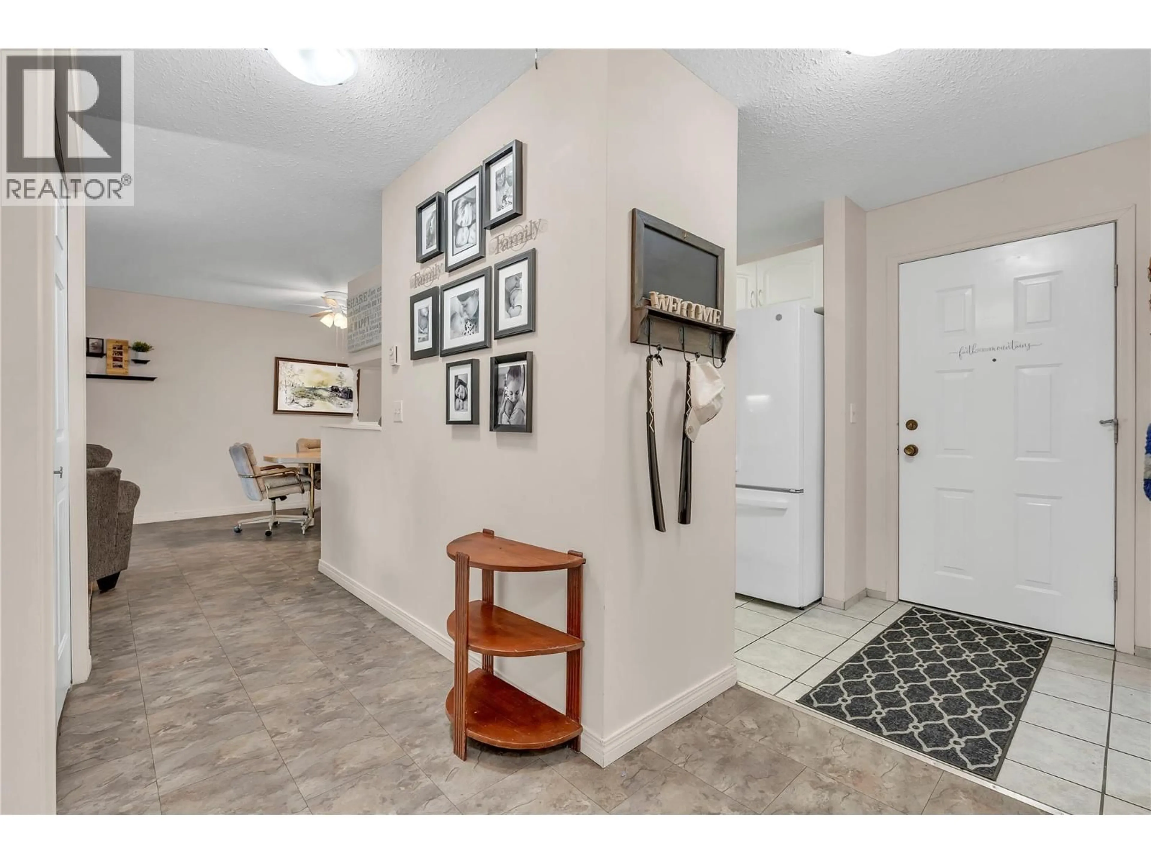 Indoor entryway for 401 - 740 WINNIPEG STREET, Penticton British Columbia V2Q5N3