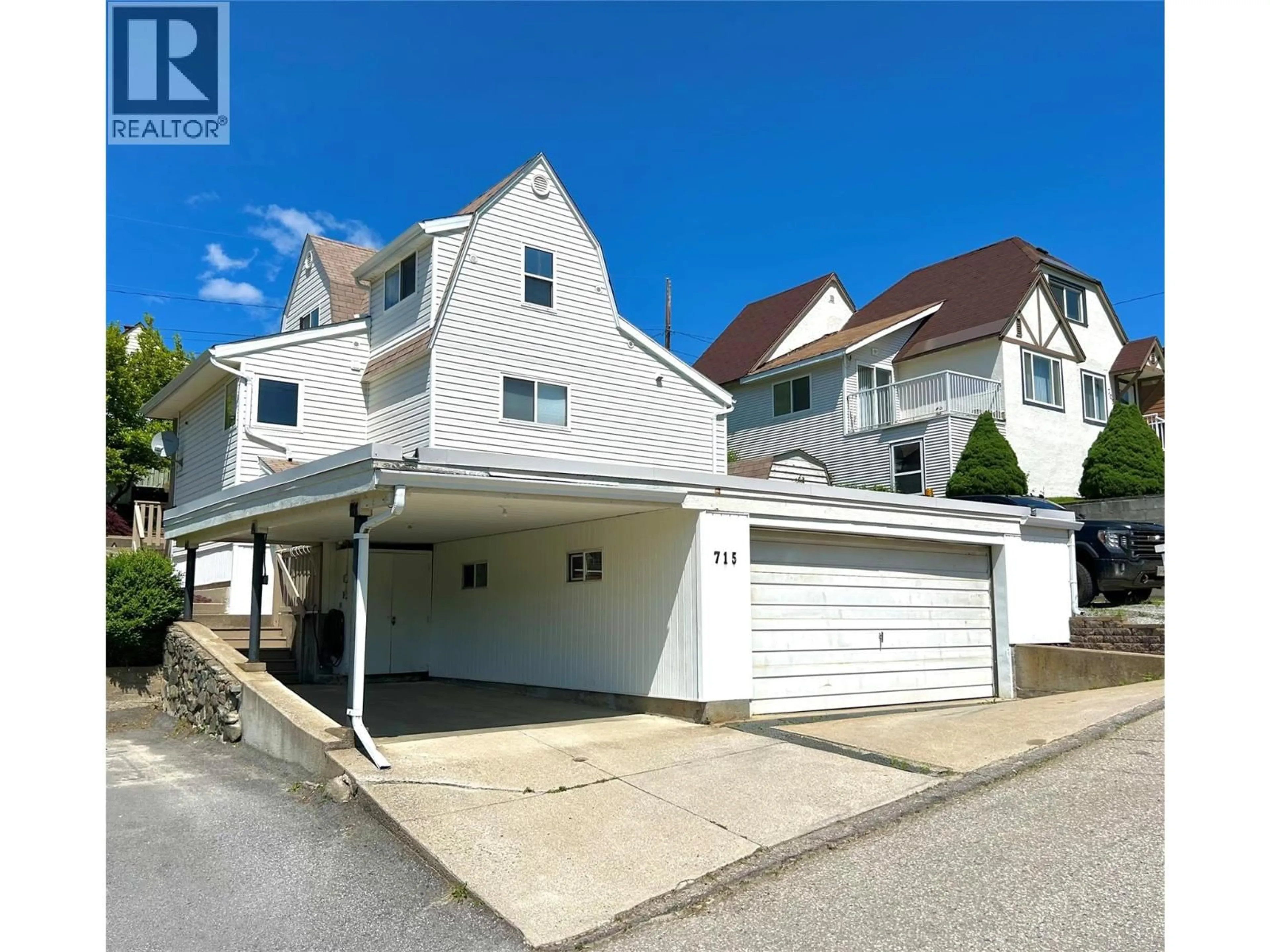A pic from outside/outdoor area/front of a property/back of a property/a pic from drone, street for 715 SHAKESPEARE STREET, Warfield British Columbia V1R2B3