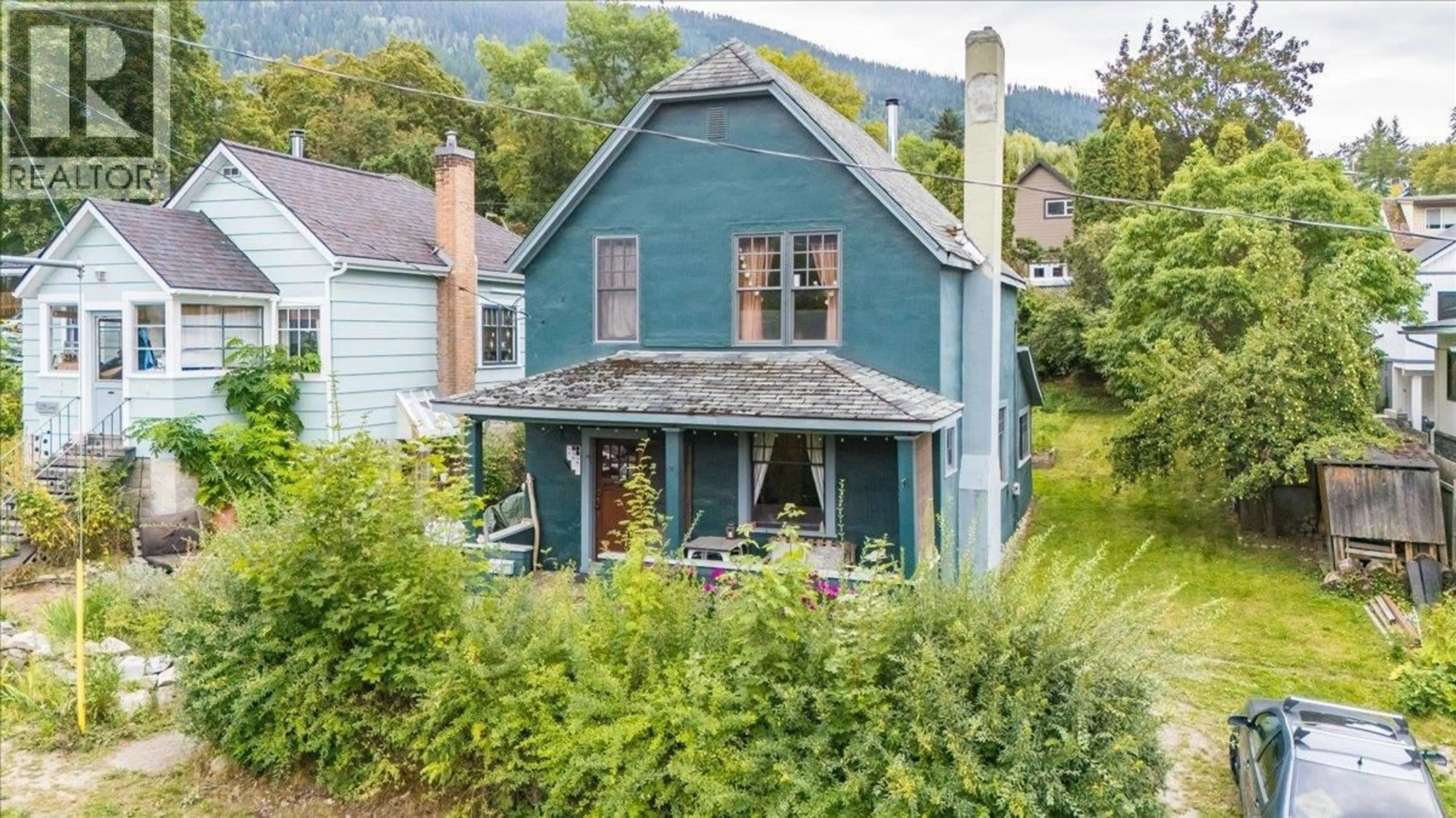 A pic from outside/outdoor area/front of a property/back of a property/a pic from drone, street for 222 OBSERVATORY STREET, Nelson British Columbia V1L4Y3
