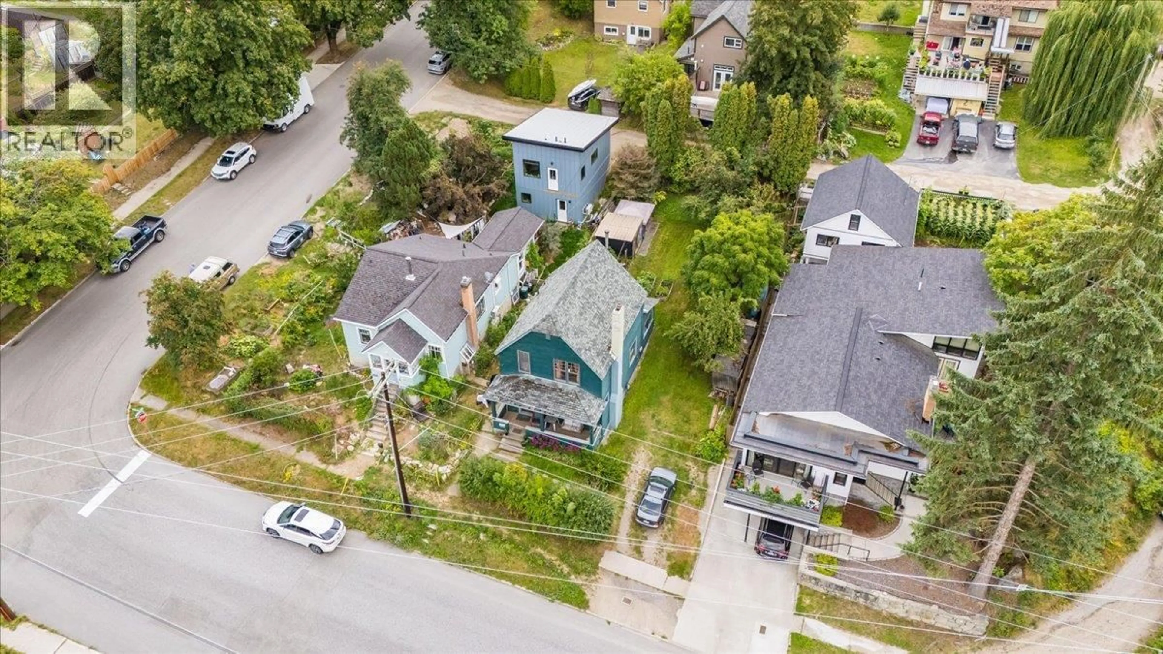 A pic from outside/outdoor area/front of a property/back of a property/a pic from drone, street for 222 OBSERVATORY STREET, Nelson British Columbia V1L4Y3